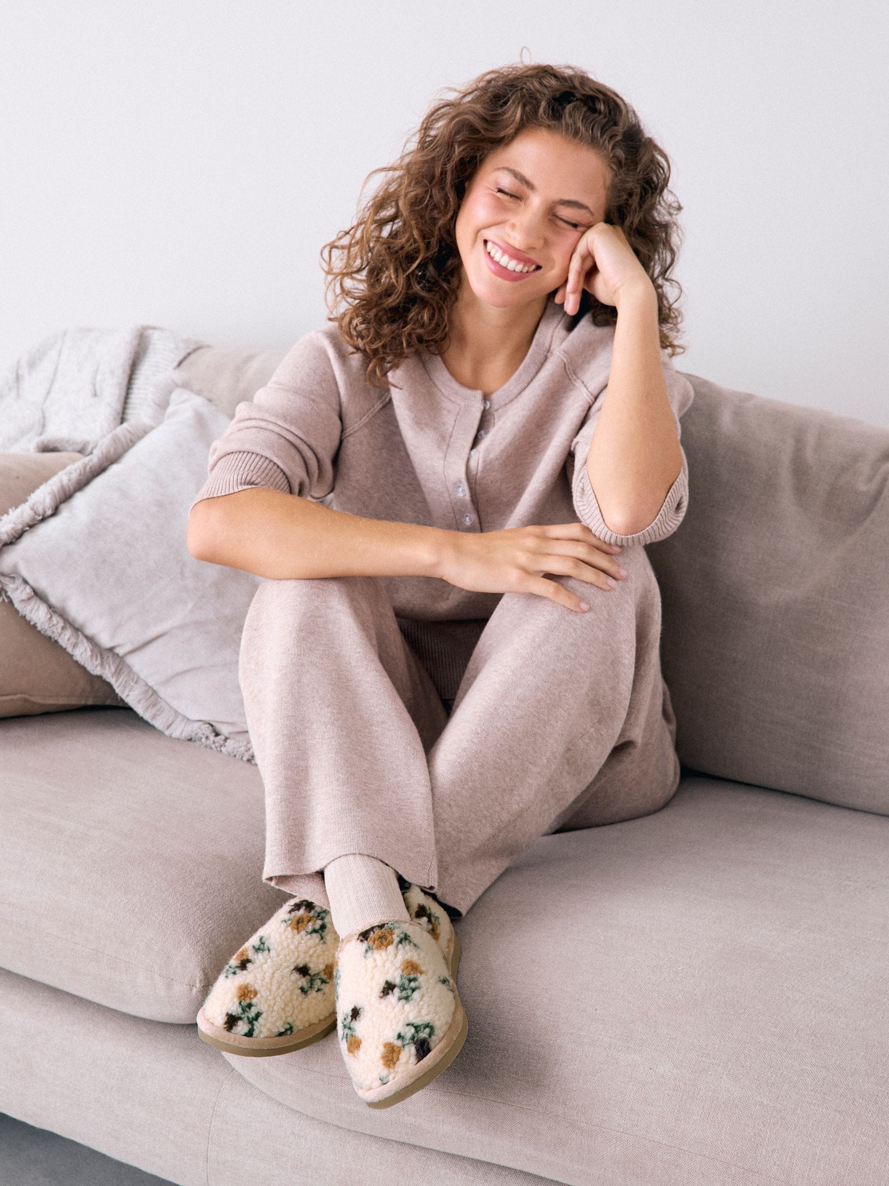 Neutraal gebloemd - Shoot pantoffels met borgvoering