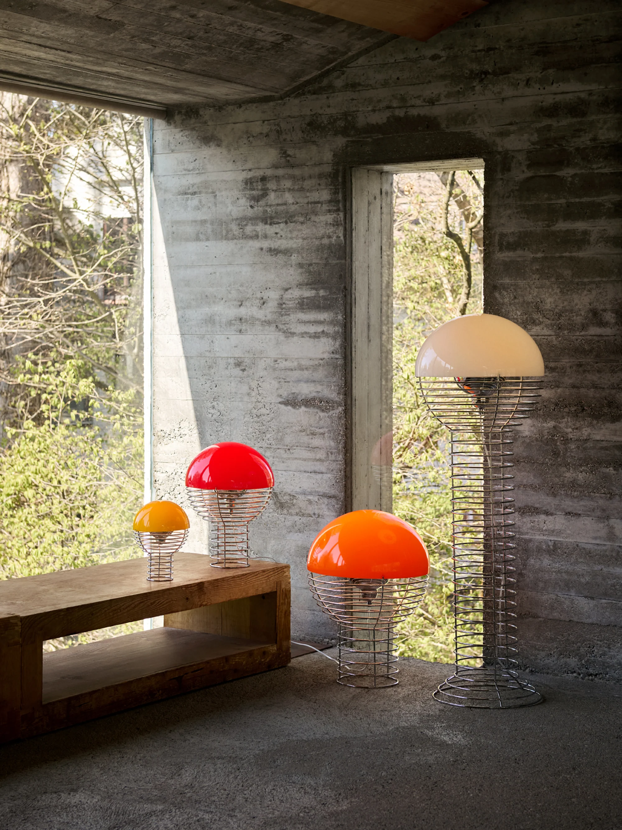 Kleine dimbare LED-tafellamp Wire, Design Verner Panton
