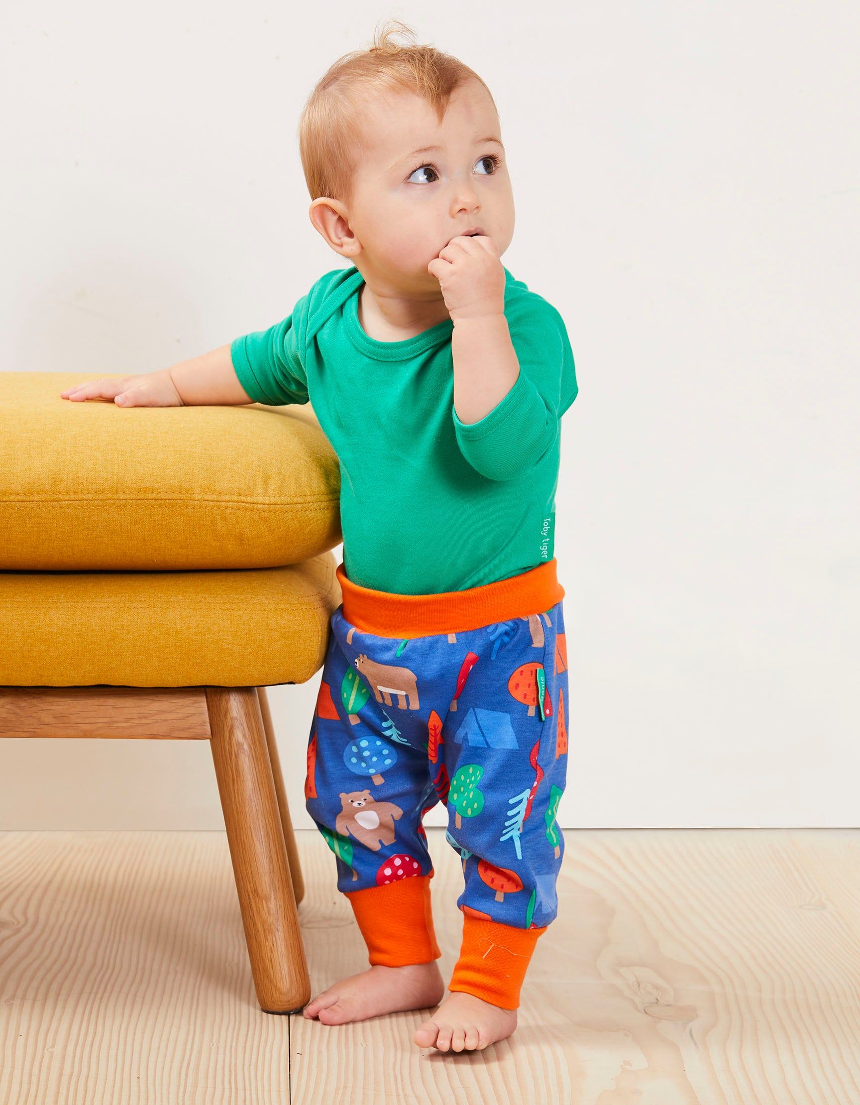 Toby Tiger Baby Hose mit Camping Bären Print