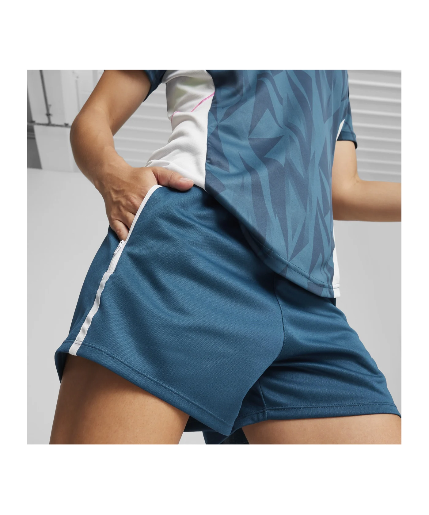 PUMA individualBLAZE Short Damen Blau F10