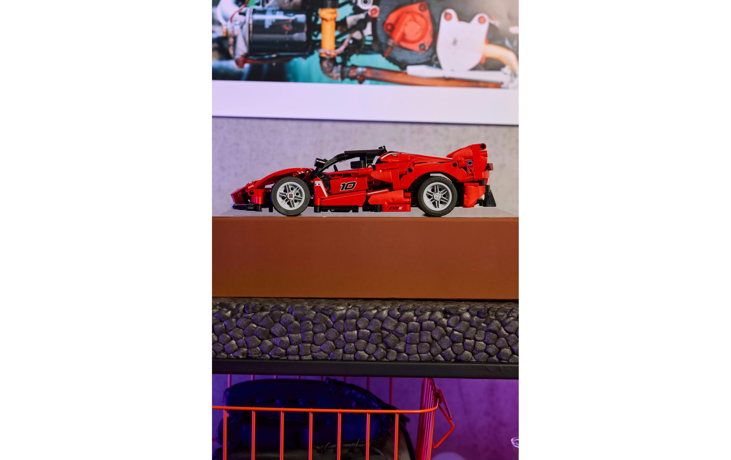Technic Ferrari FXX K 42212Bauspielzeug mit wirklichkeitsgetreuen Funktionen