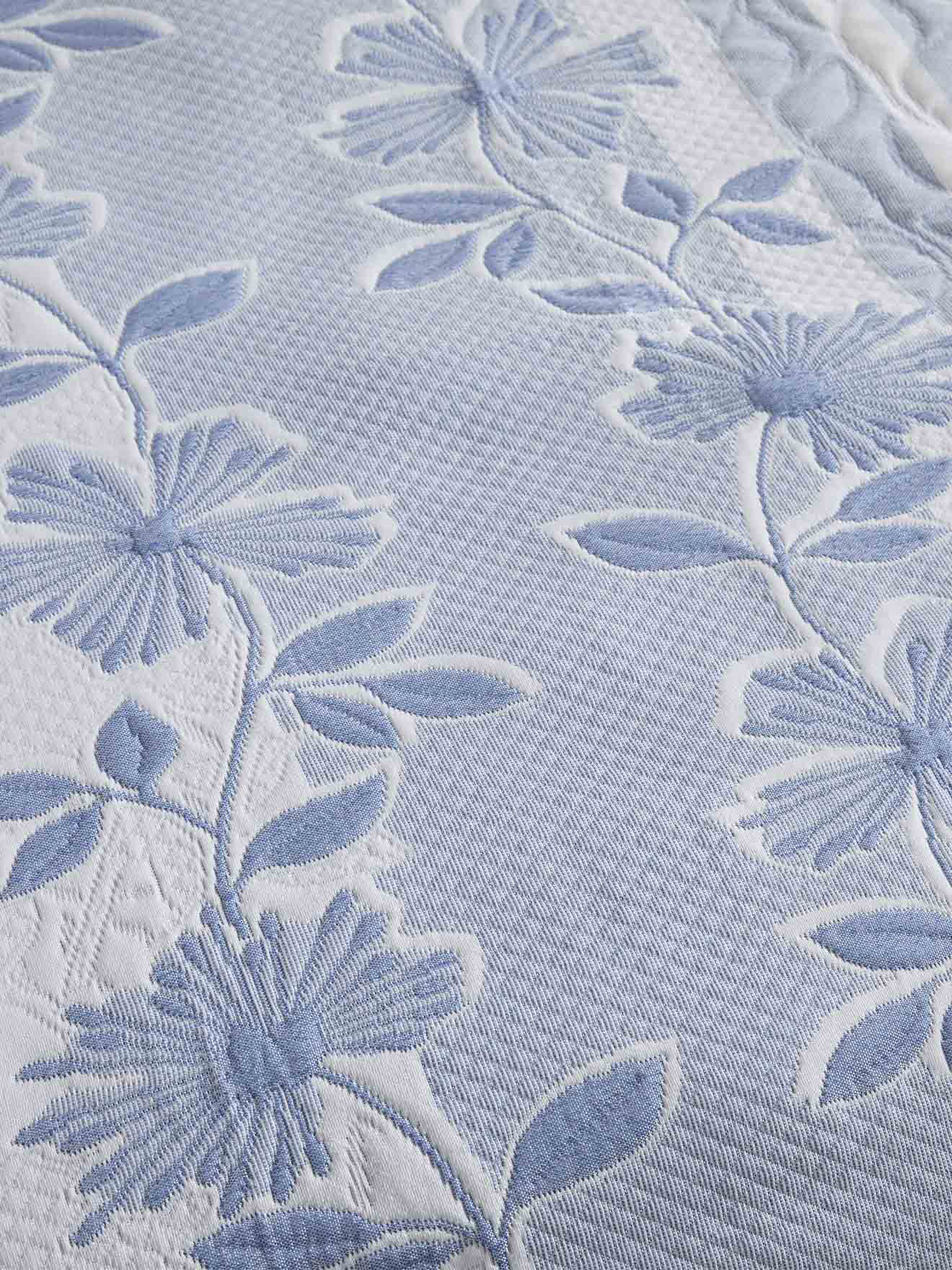 Couvre-lit jacquard matelassé