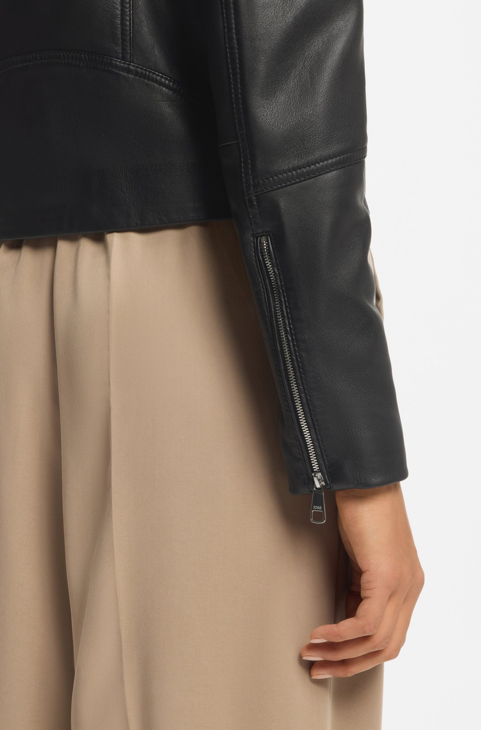 BOSS ORANGE Lederjacke »Saleste Premium Damenmode« aus fein genarbtem Leder