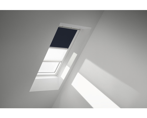 VELUX Advantage Set: Verduisterend rolgordijn, effen donkerblauw, en plisségordijn, wit, handmatig, frame wit, DFD C02 1100SWL