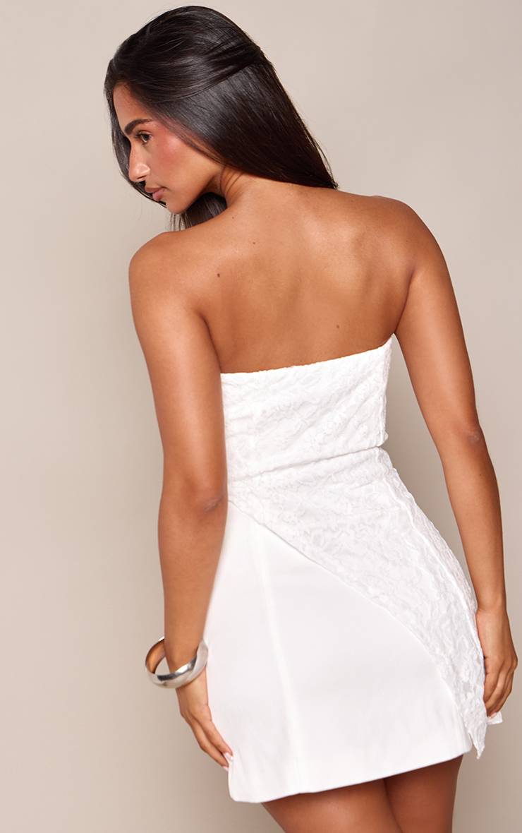 Blanc Mini Robe Bandeau Asymétrique Petite Avec Superposition De Dentelle