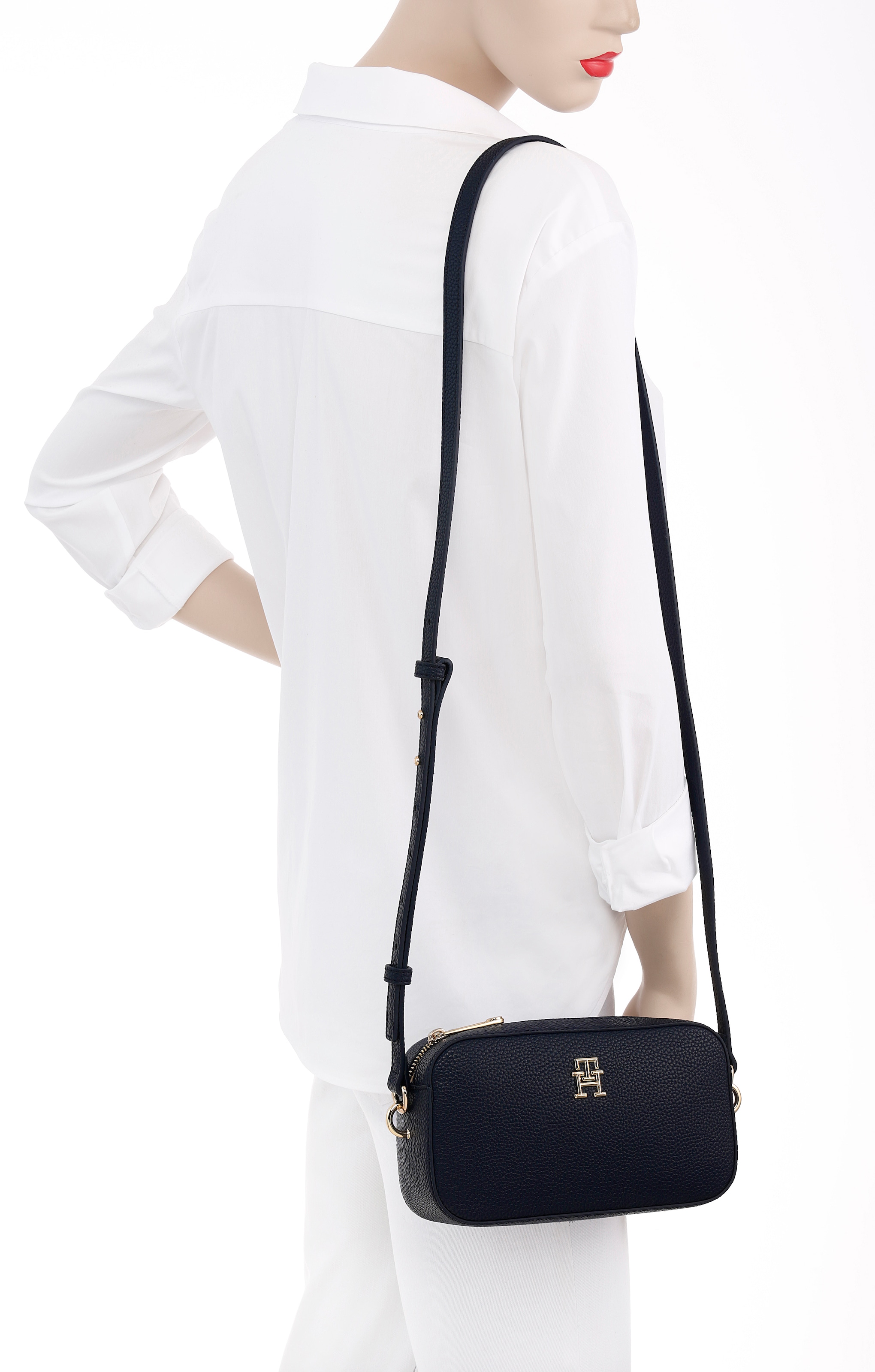 Tommy Hilfiger Mini Bag »TH EMBLEM CAMERA BAG« mit TH-Emblem vorne