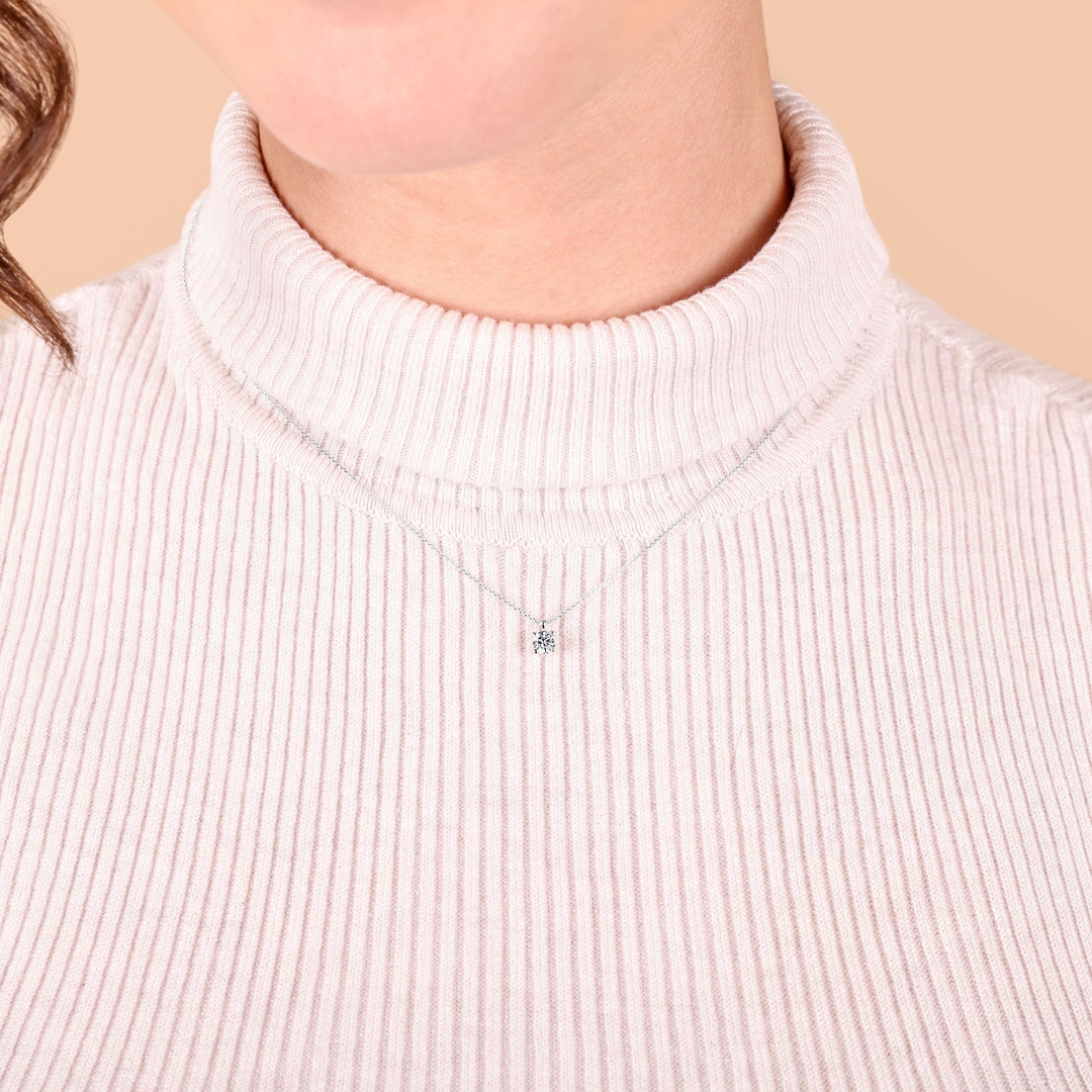 Collier mit Anhänger 750/18 K Weissgold mit Diamant 0.30 ct H/si