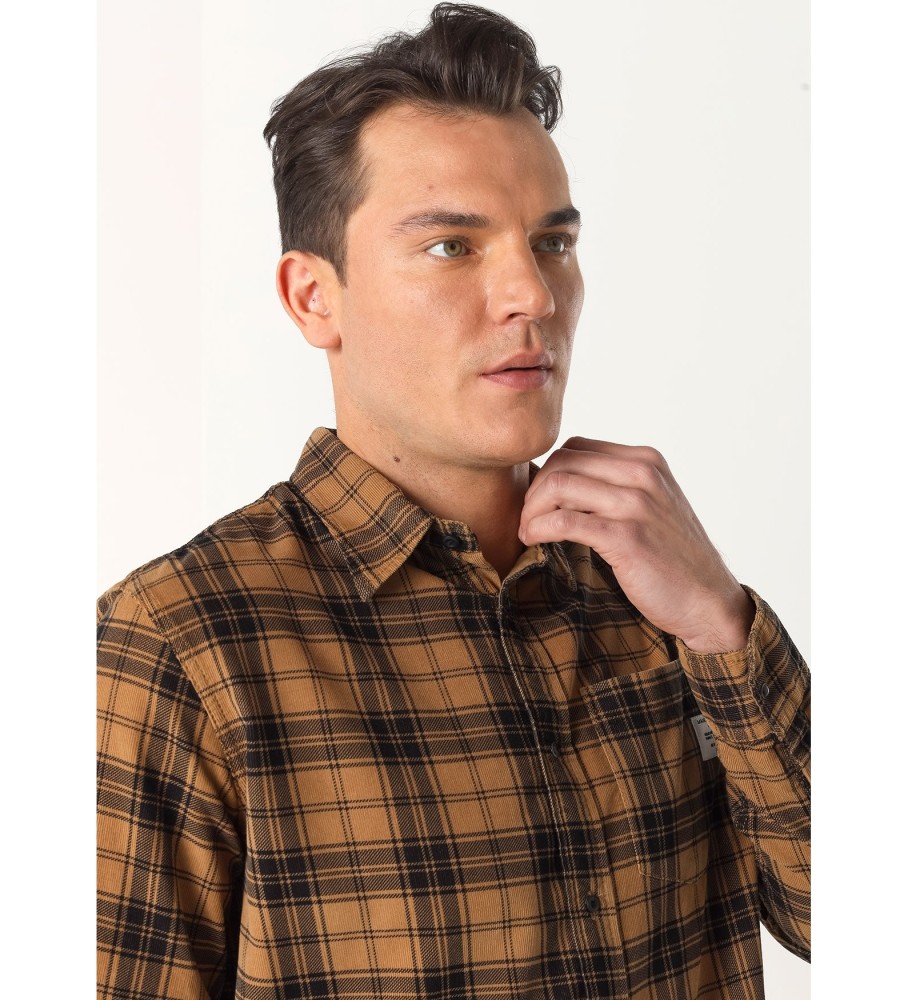 Camisa Lois de micro veludo cotelê de manga comprida com estampa xadrez marrom.