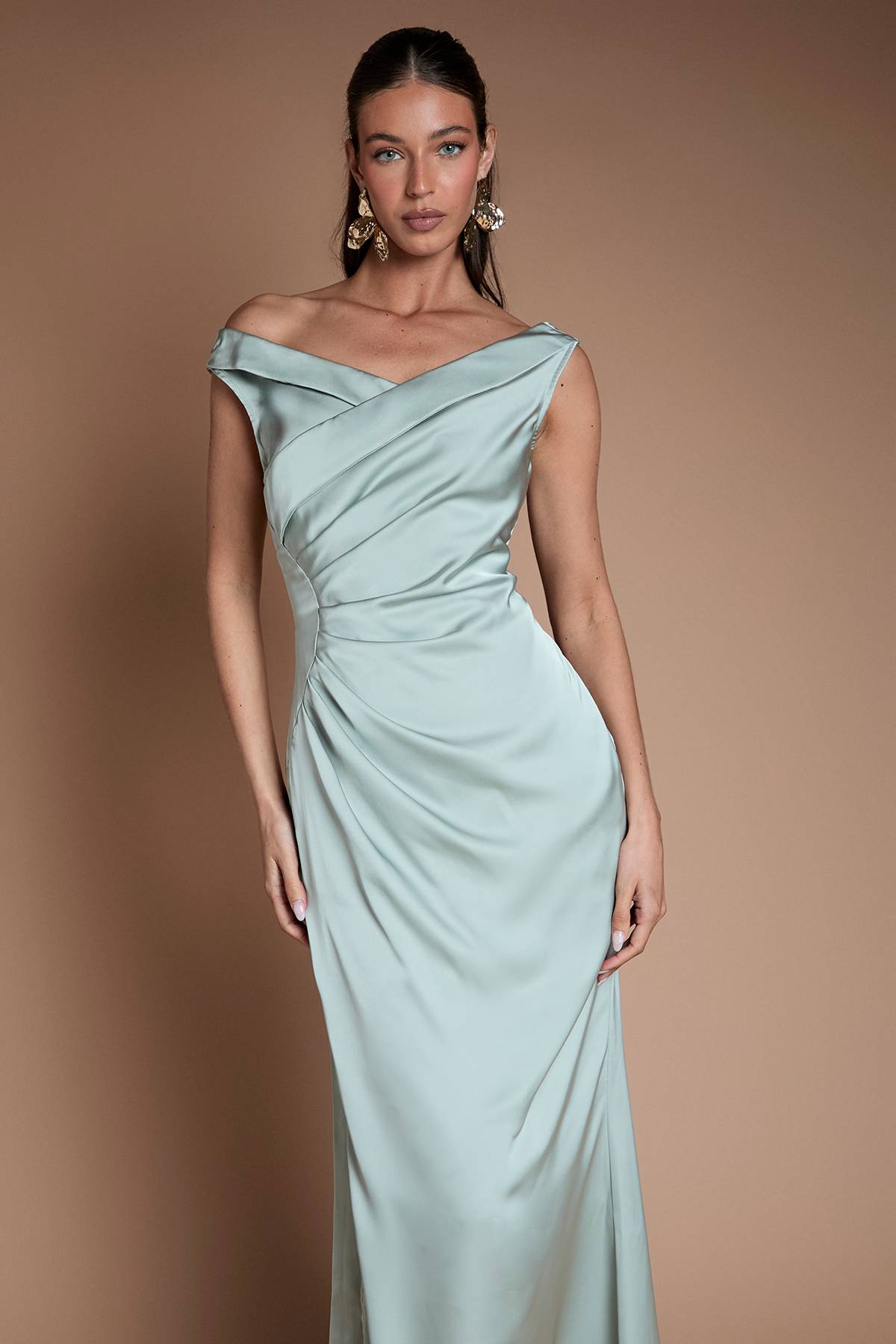 Coast Robe Longue De Demoiselle D'honneur En Satin À Épaules Dénudées Avec Détail Froncé À La Taille