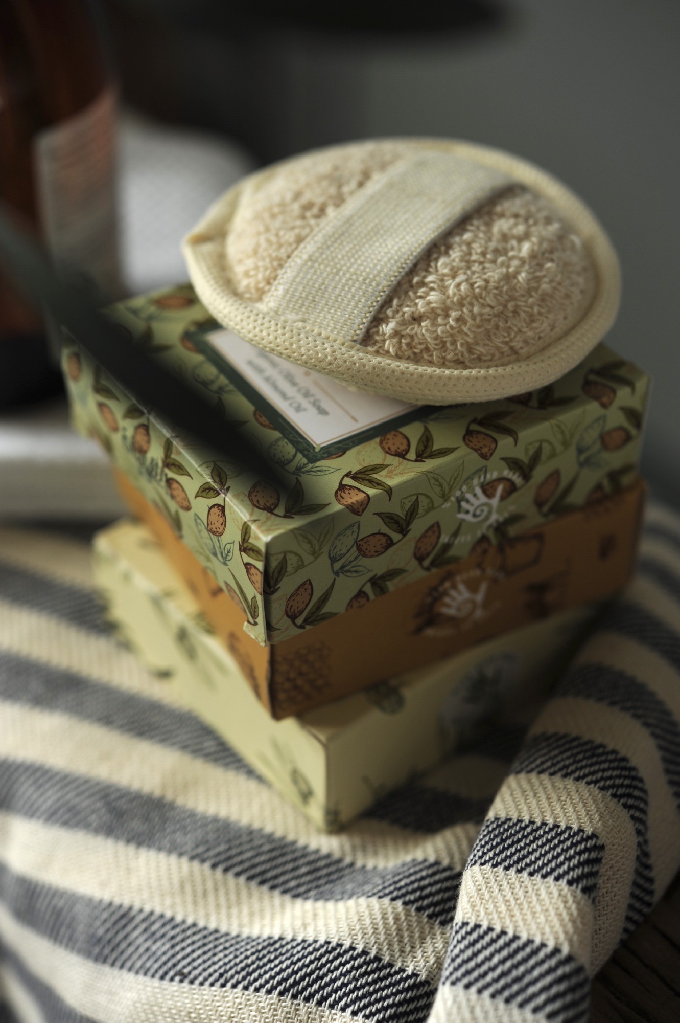 Luffa-Schwamm, natur, Ø 8 cm, H 0,5 cm von fischer's lagerhaus