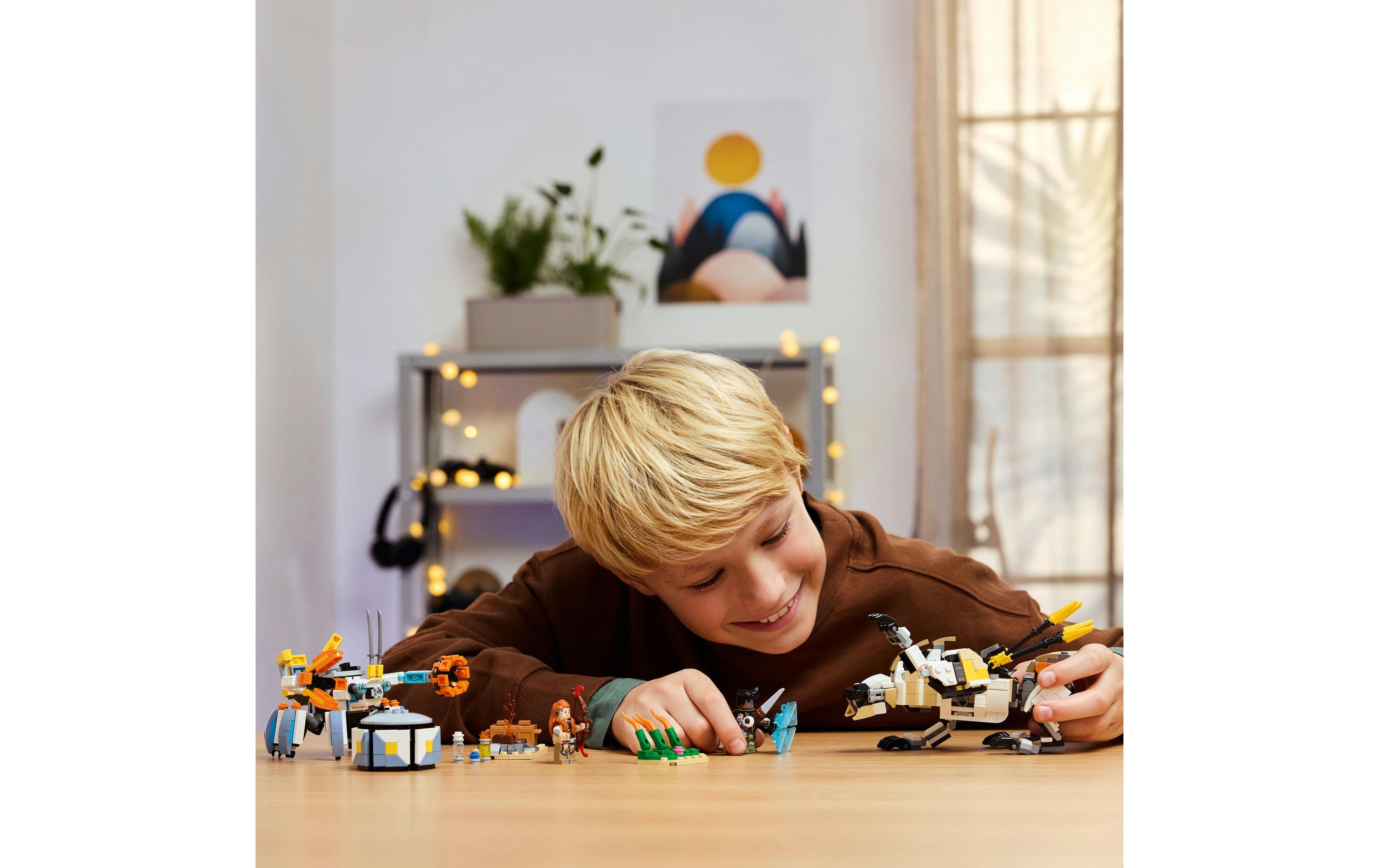 Horizon Adventures Set mit Videospielfiguren 77037Aloy und Varl vs. Panzerwanderer und Sägezahn