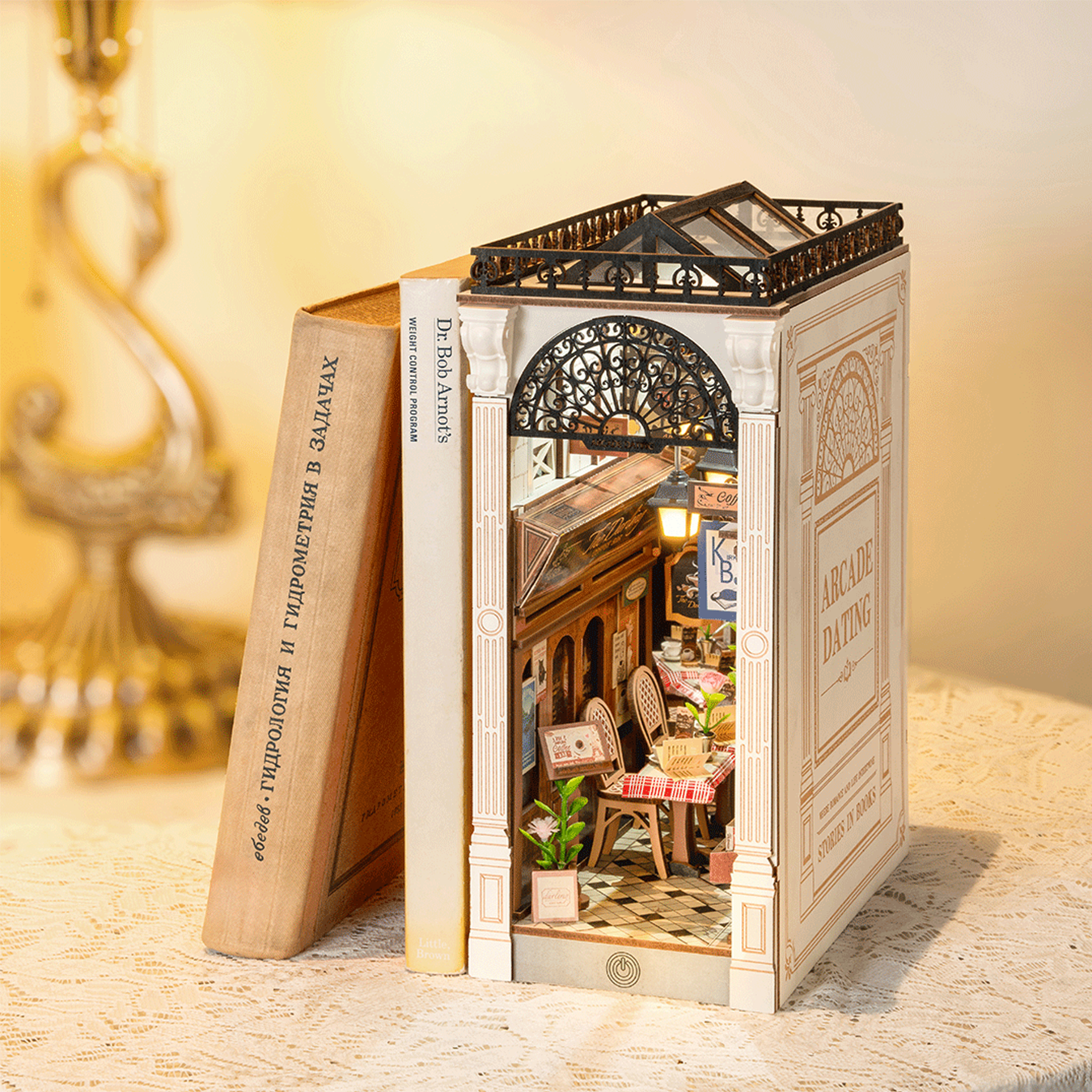 (148-tlg. Set) Rolife Book Nook Modell Bausatz DIY Miniatur Haus mit Licht Home Deko Buchstütze für Erwachsene (TGB10) - Arcade Dating