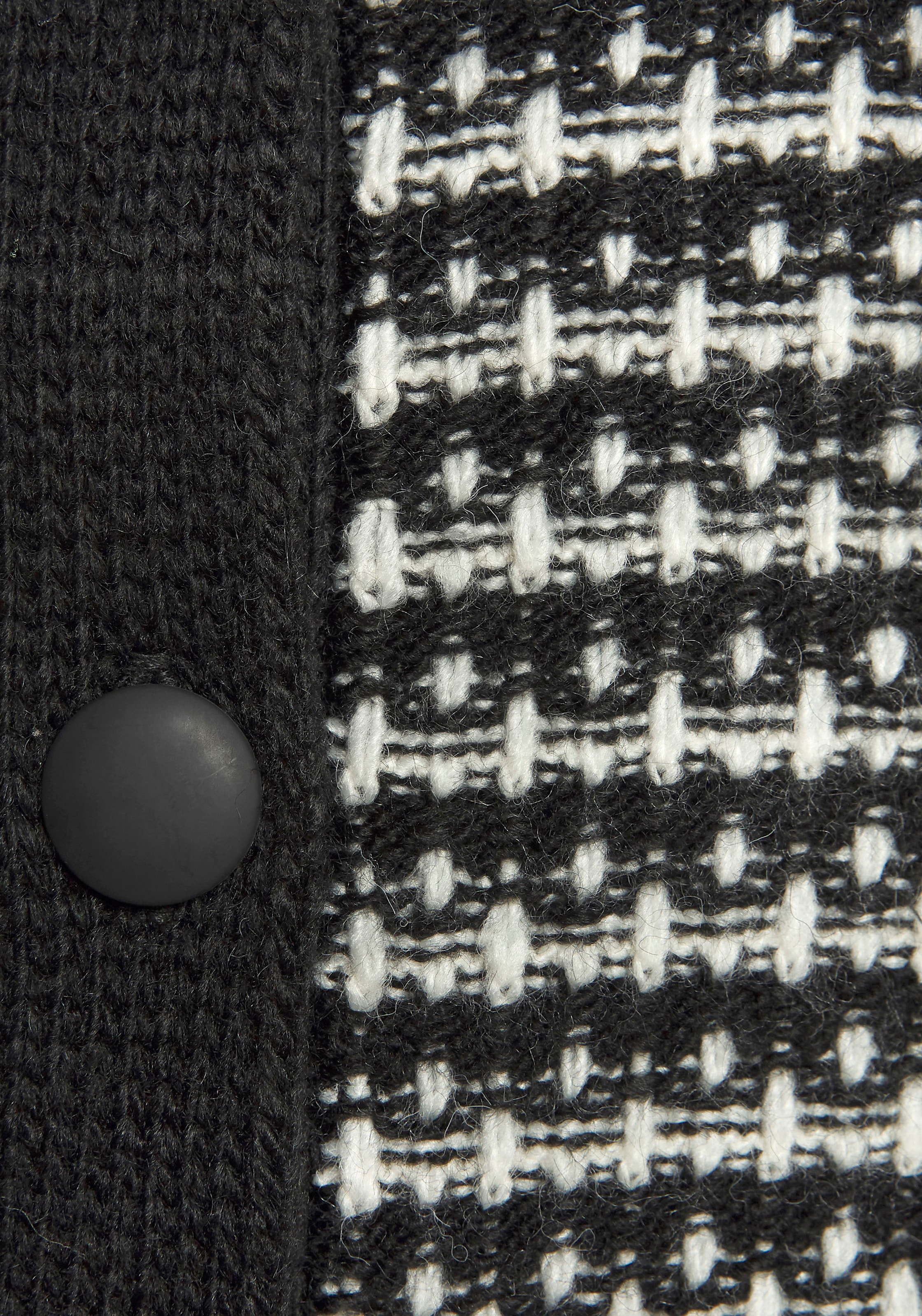 LASCANA Strickjacke , mit Karomuster, markante Knopfleiste, casual-chic