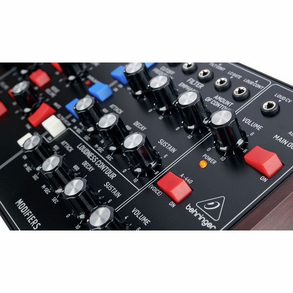 Behringer Model D