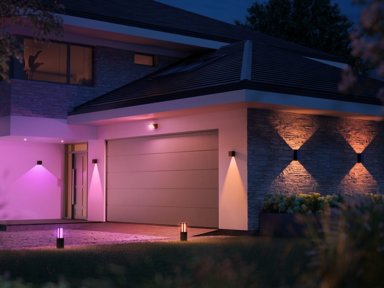 Philips Hue - Downward Resonate Wall Light - White & Color Ambiance