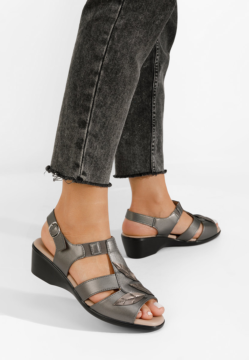 Sandales à talon moyen grise Sendra