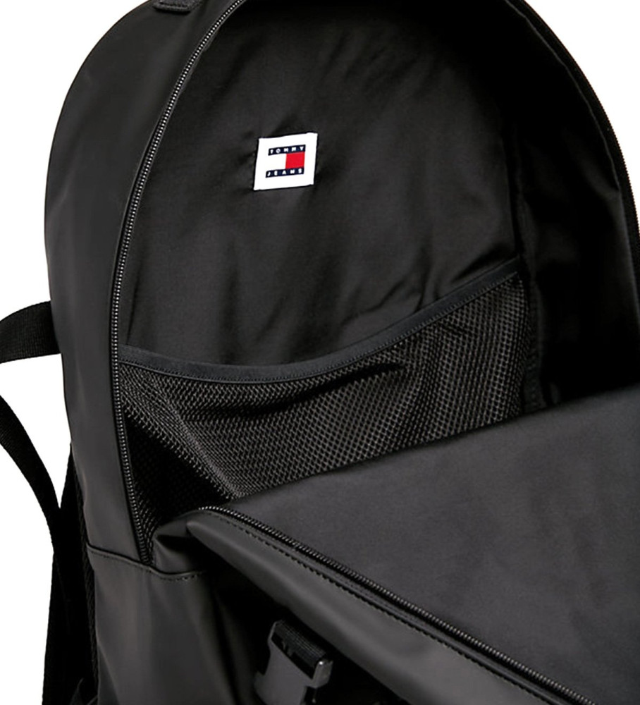 Mochila Tommy Jeans com alça peitoral, preta