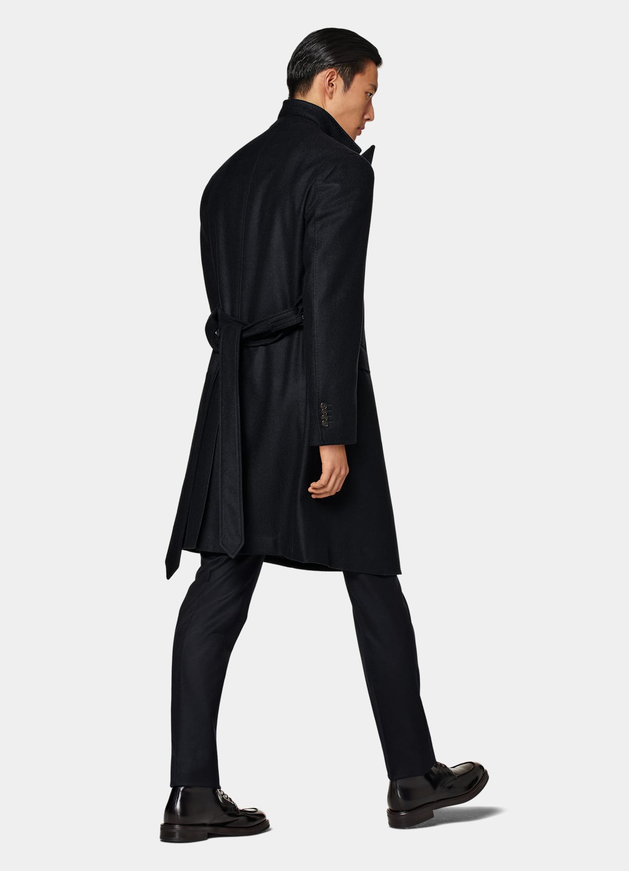Manteau ceinturé bleu marine à chevrons