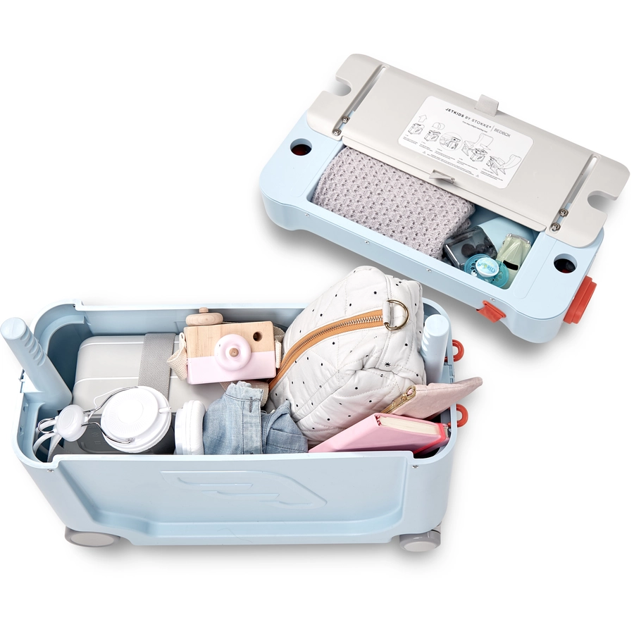 JETKIDS™ BY STOKKE® Aufsitzkoffer BedBox™ Blue Sky und Matratze CloudSleeper™ weiß