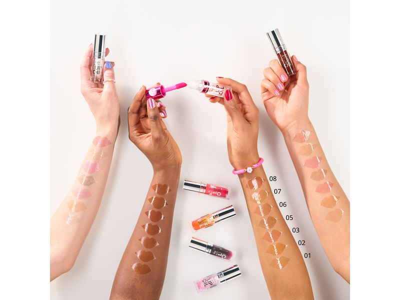 essence Lip Booster Hydra Kiss 08 Mocha Glow Pflegendes Lippenöl in einem dunklen Nude-Ton