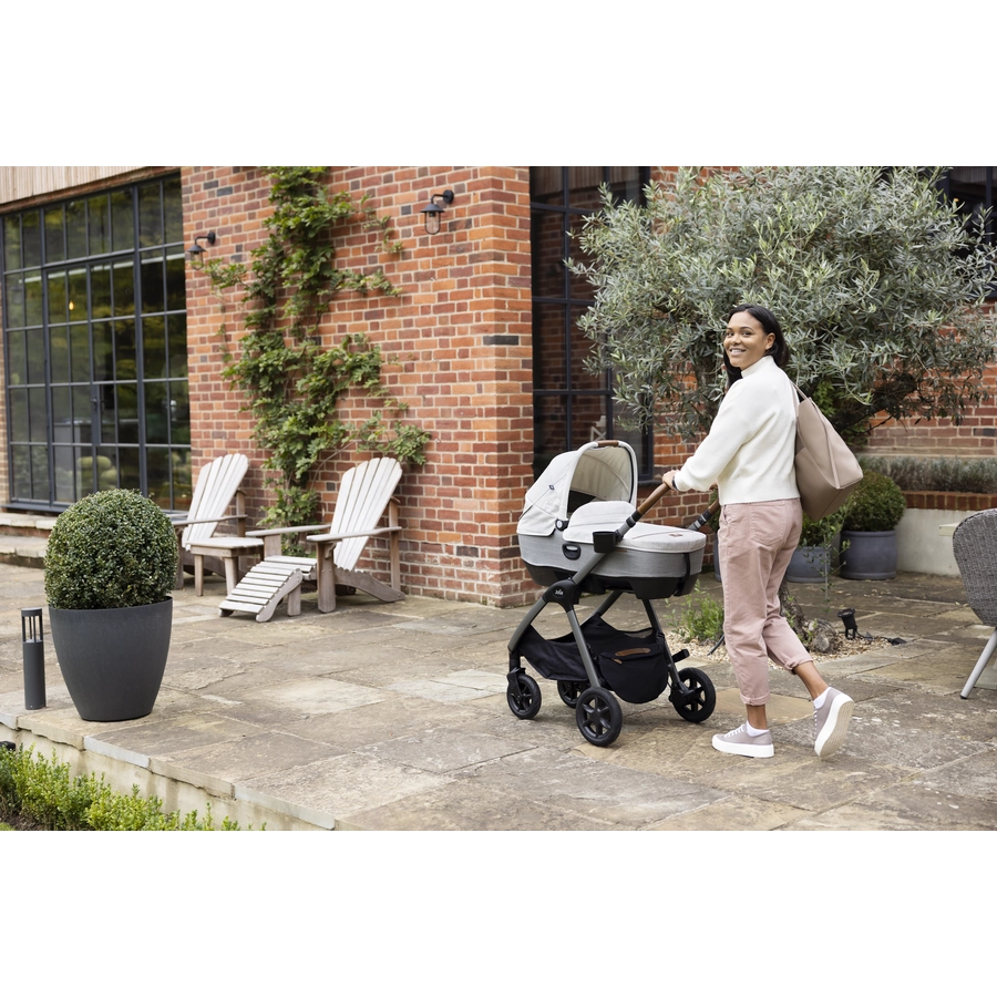 Joie Signature Sportwagen Finiti inkl. Auto-Babywanne Calmi R129 Carbon