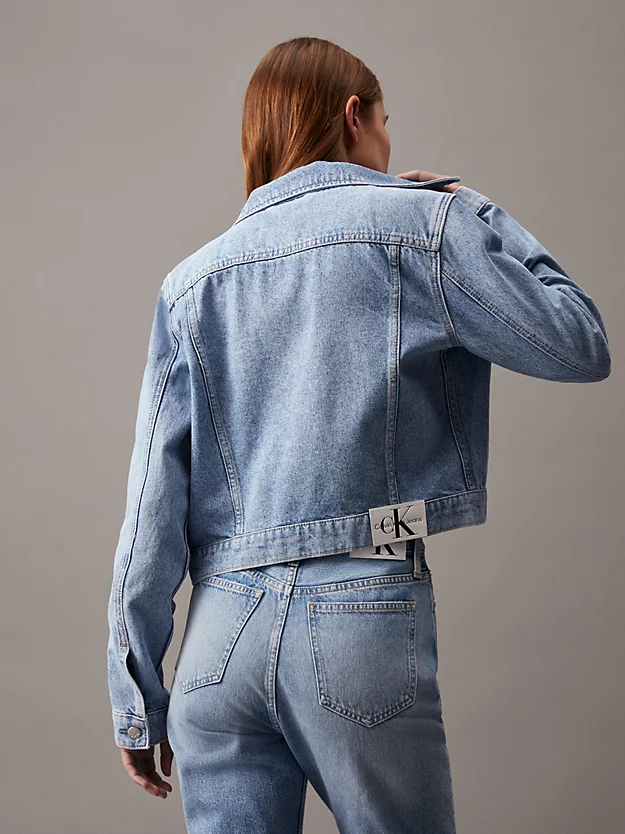 Jaqueta jeans cropped dos anos 90