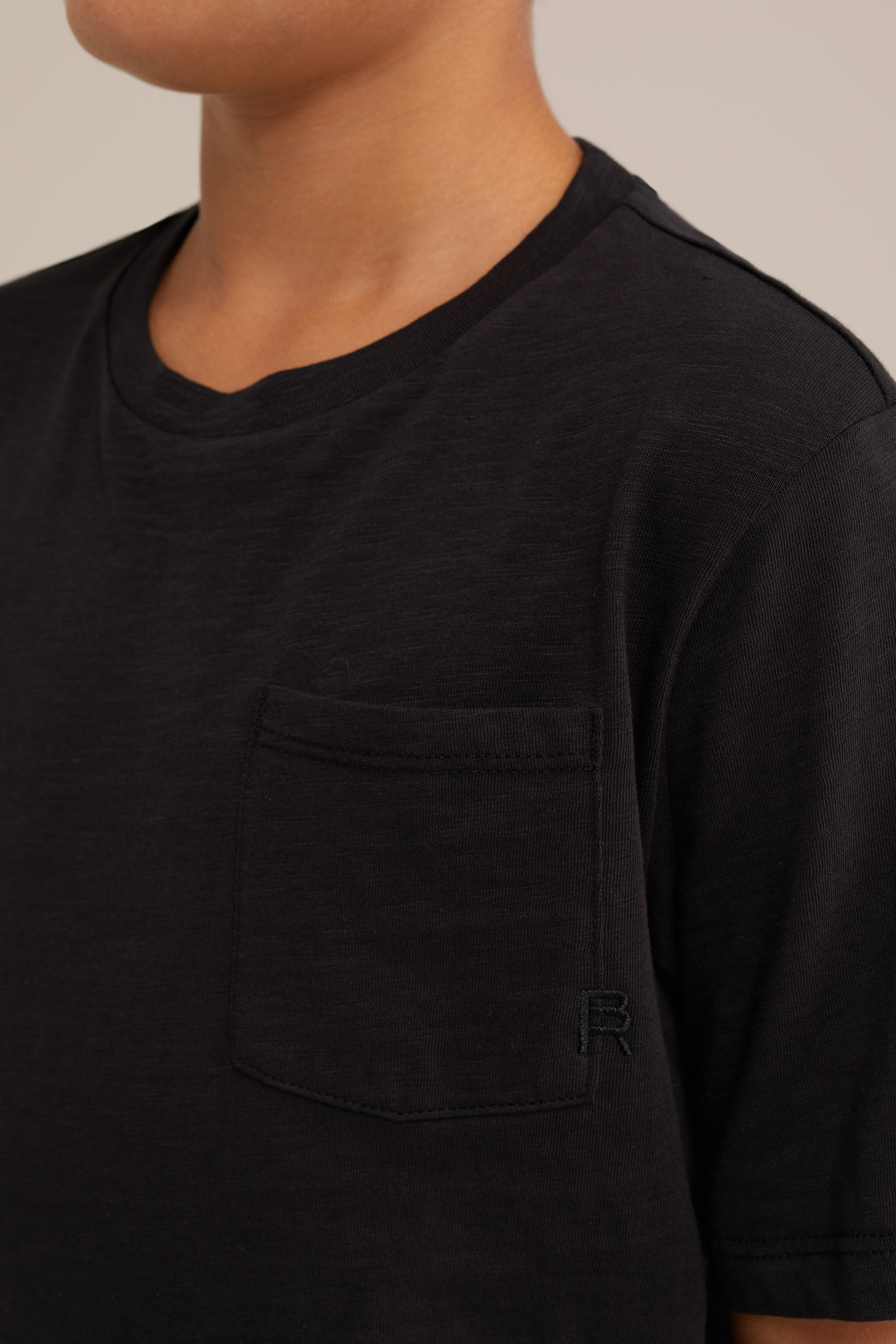 Jongens T-shirt met borstzak WE Fashion Zwart