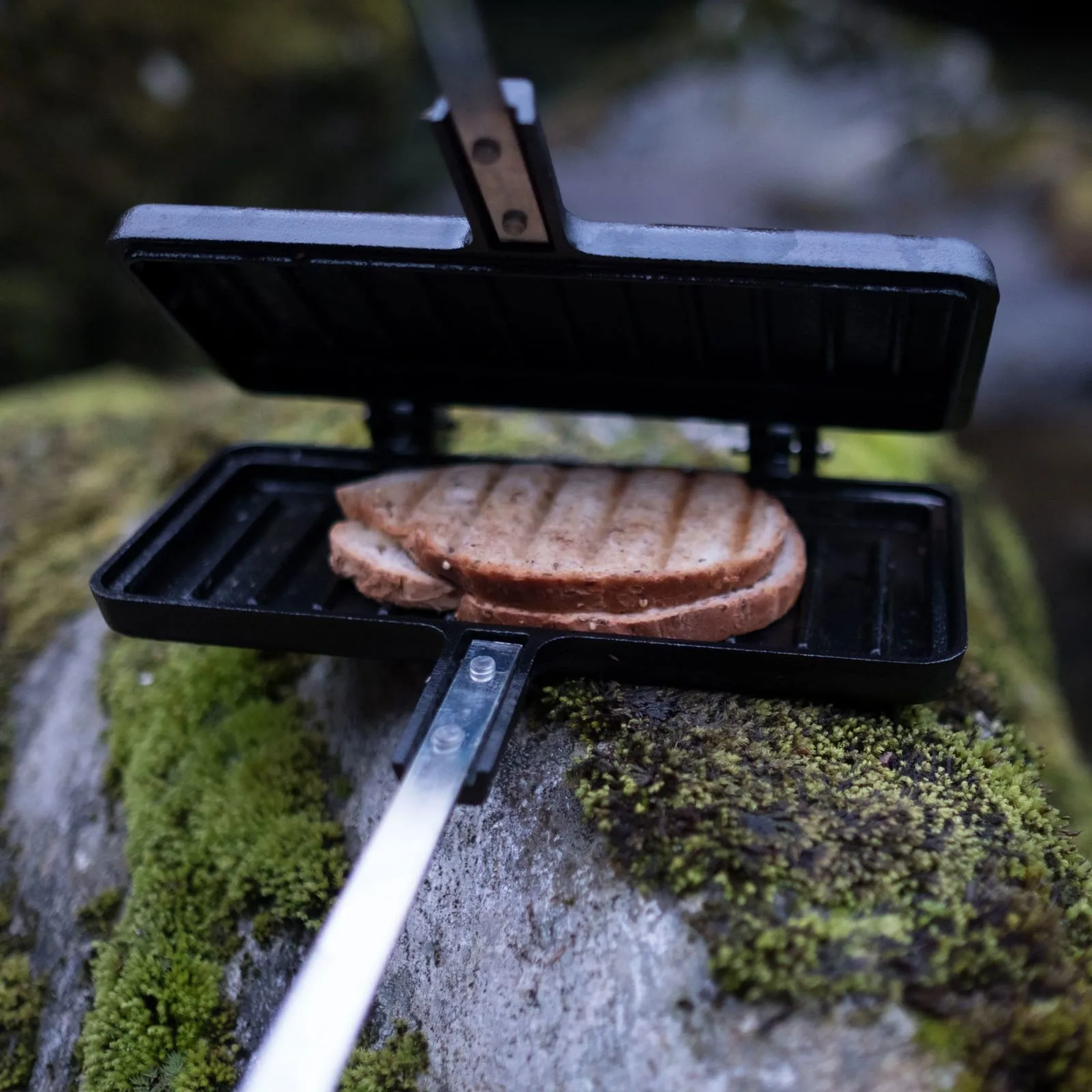 Espegard Toastjern i støpegods Nocolour
