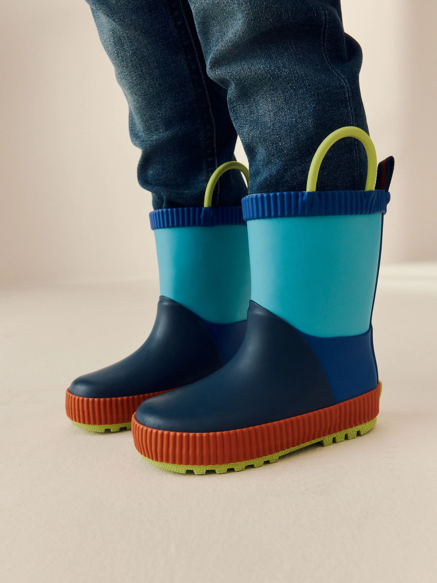 Blauw met kleurvlakken - Aantreklaarzen met handvat