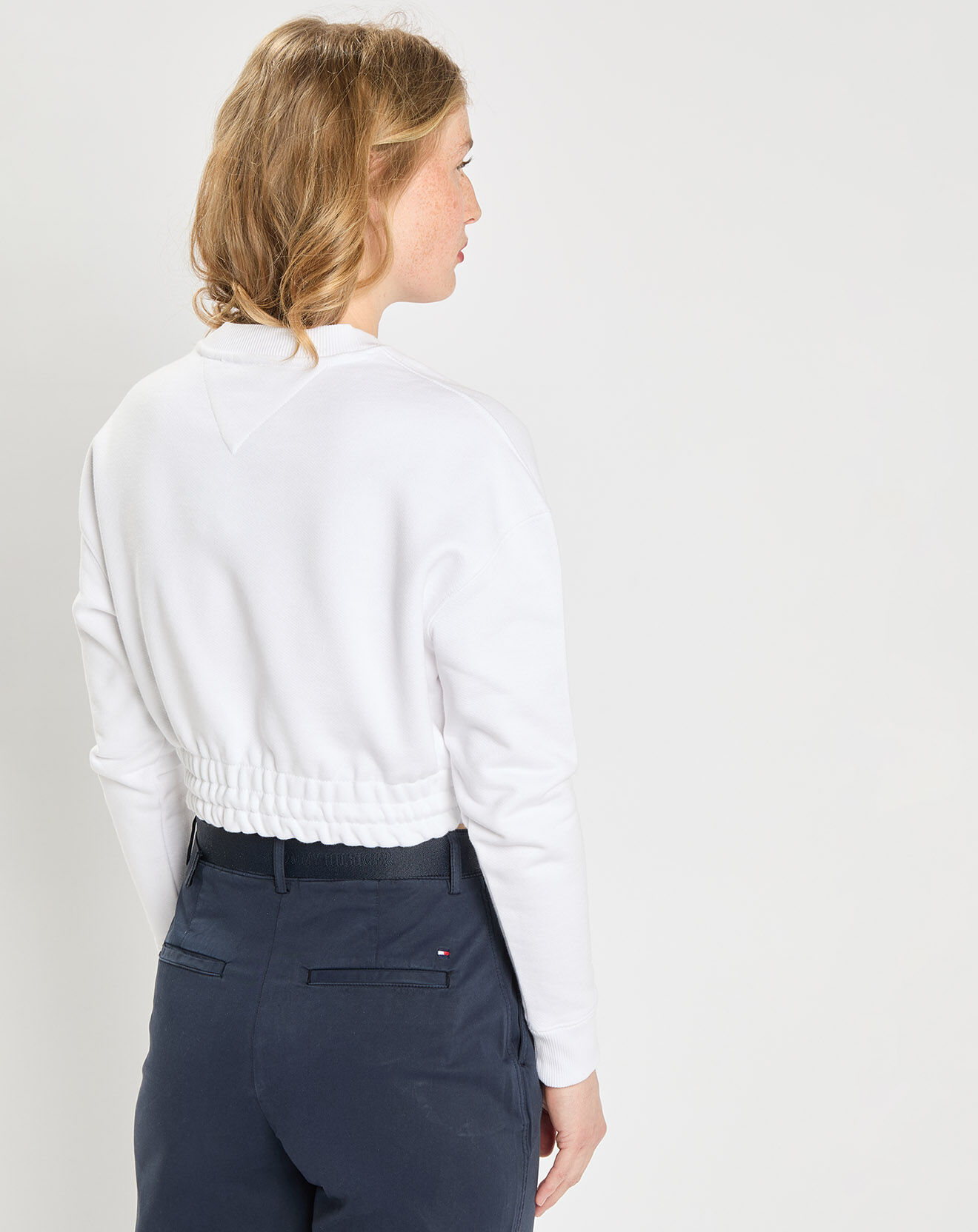 Tommy Jeans Sweat super cropped badge crew blanc