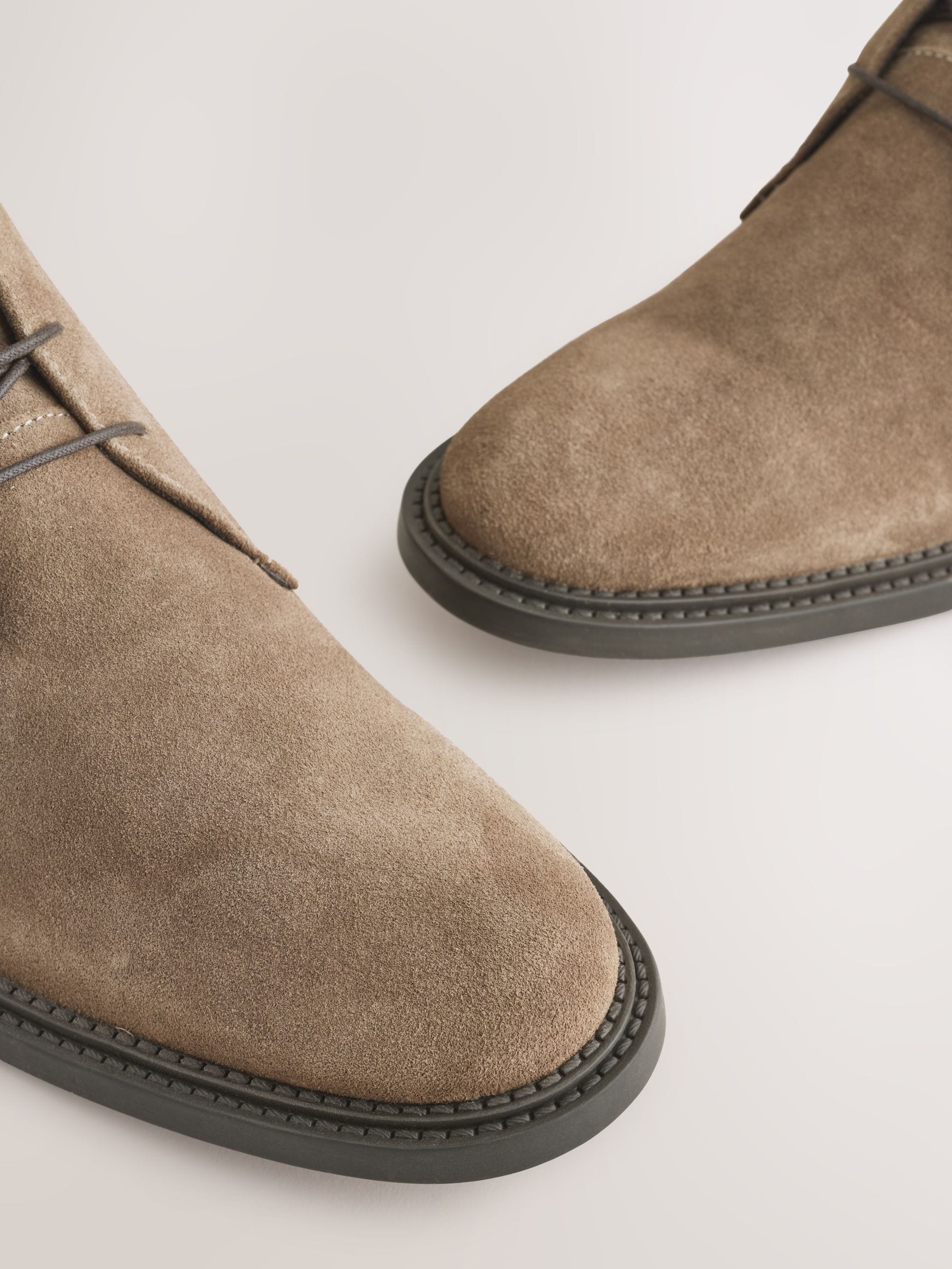 Pastelgeel - Smart Suede Chukka Boots