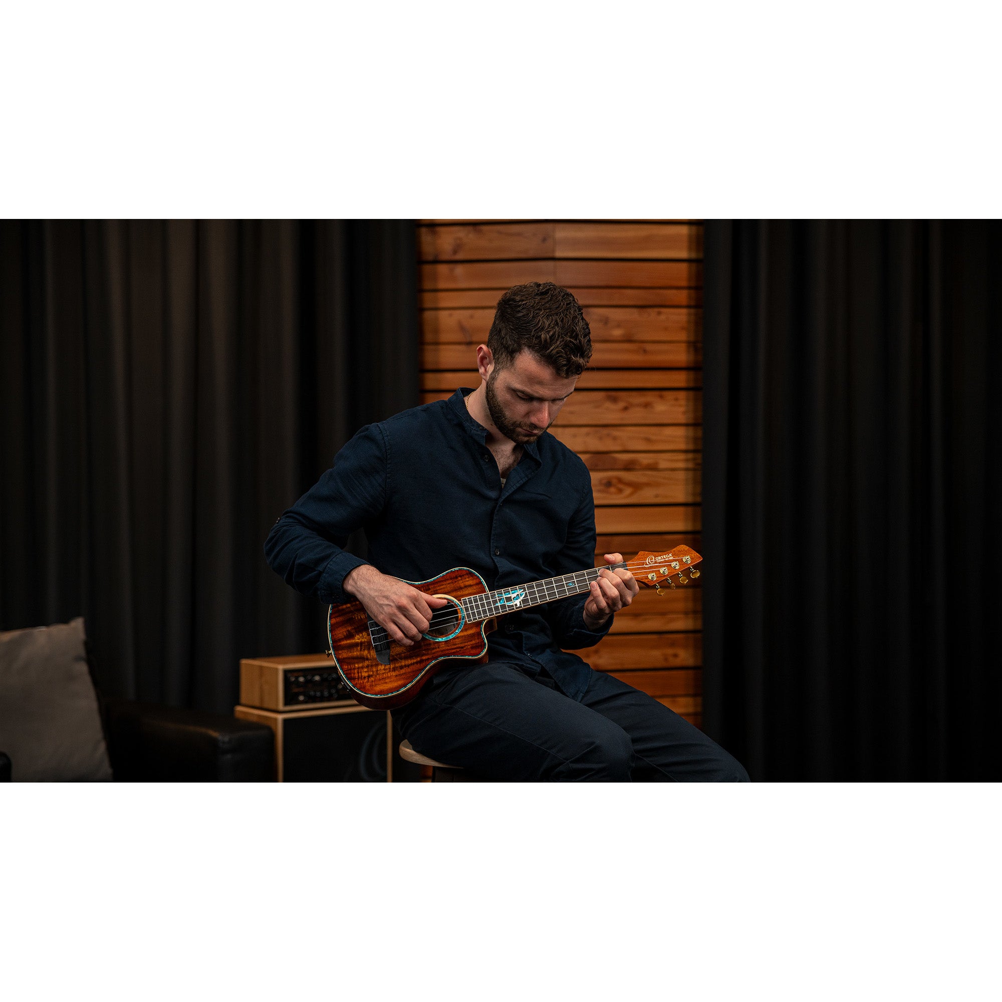 Ortega 30th Anniversary Series RUHZ30TH-BW E/A tenor ukelele met gigbag