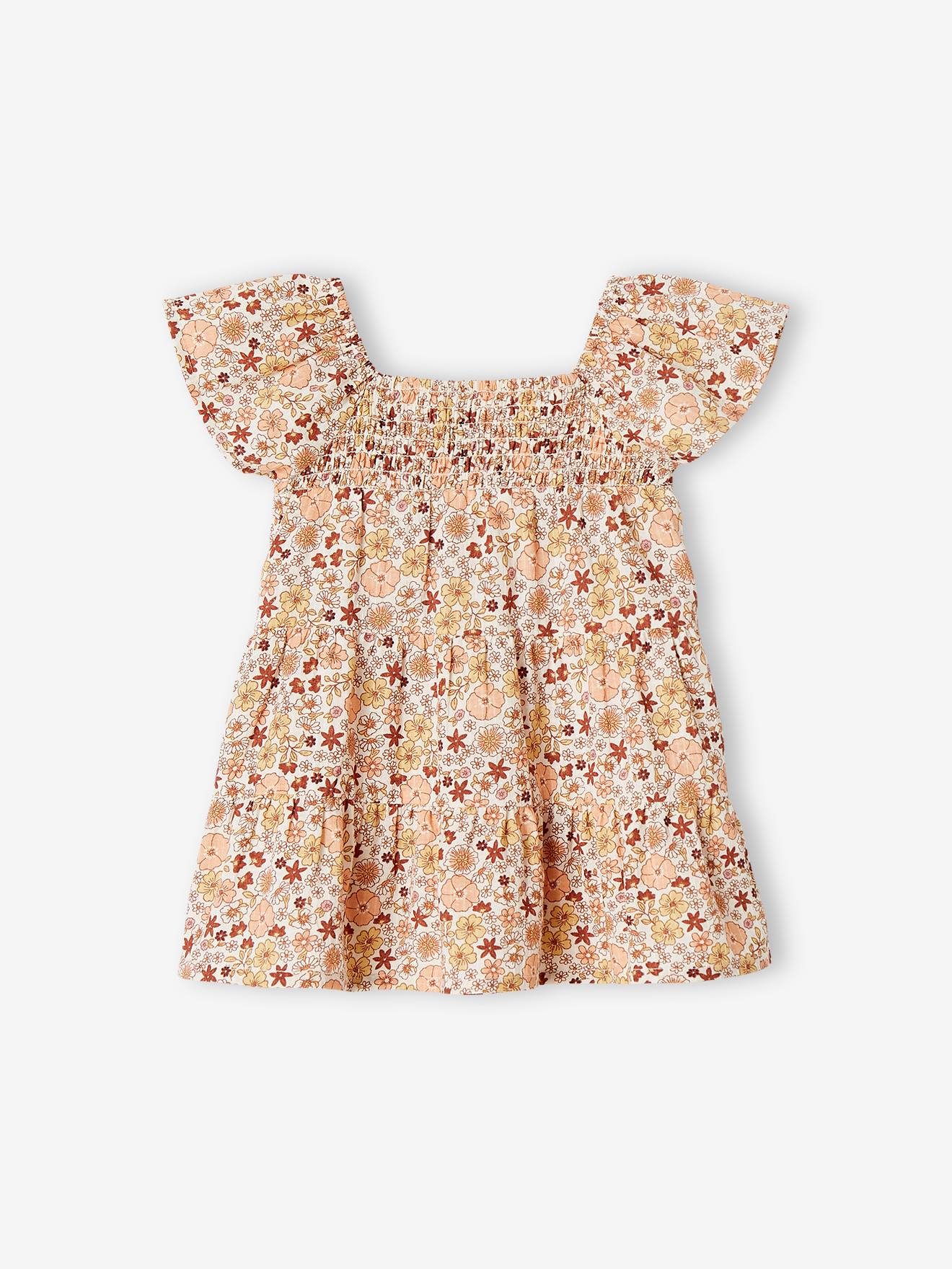 Vestido infantil off-white com detalhes franzidos e estampa floral.