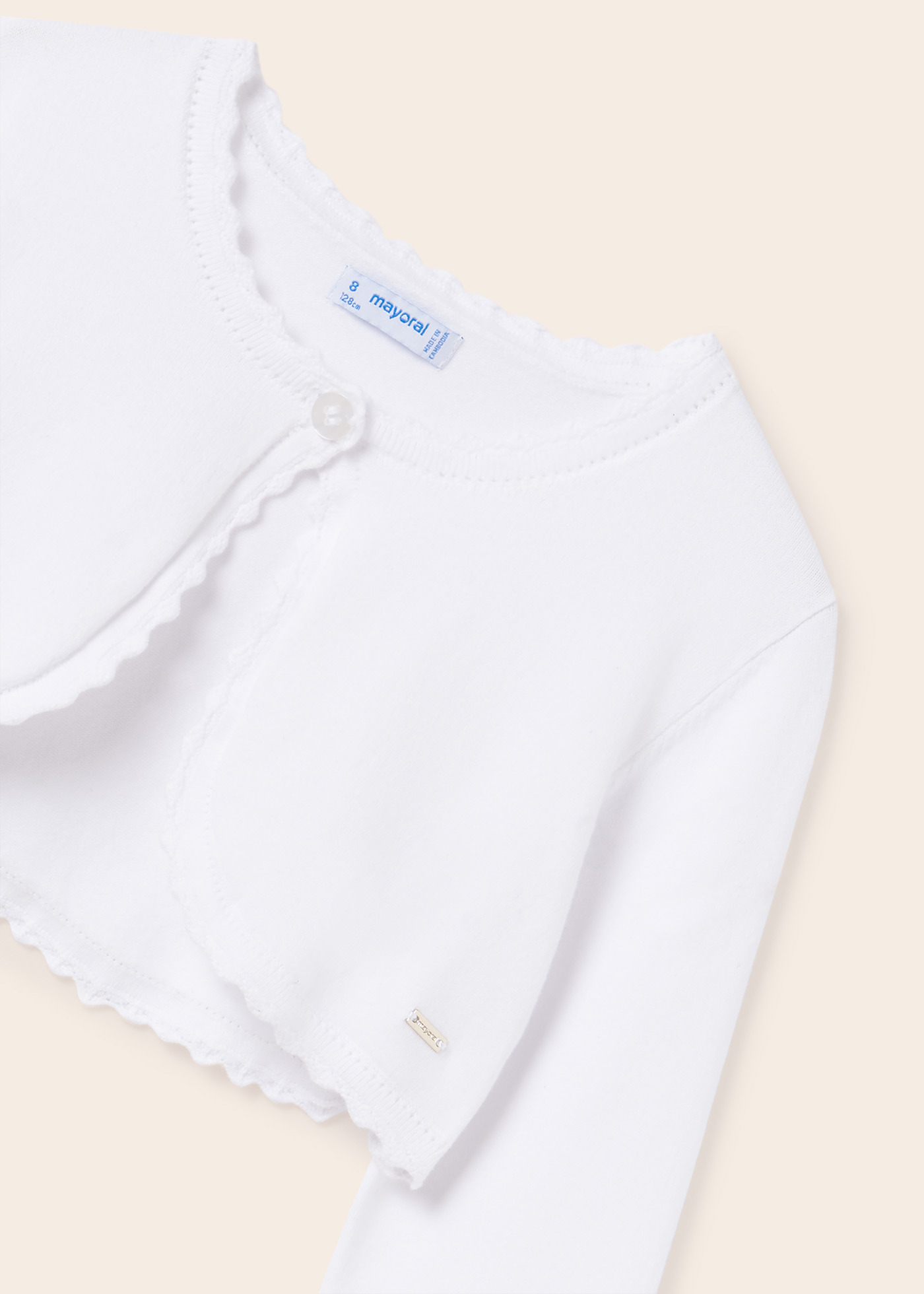 Casaquinho estilo bolero feito com algodão sustentável para meninas