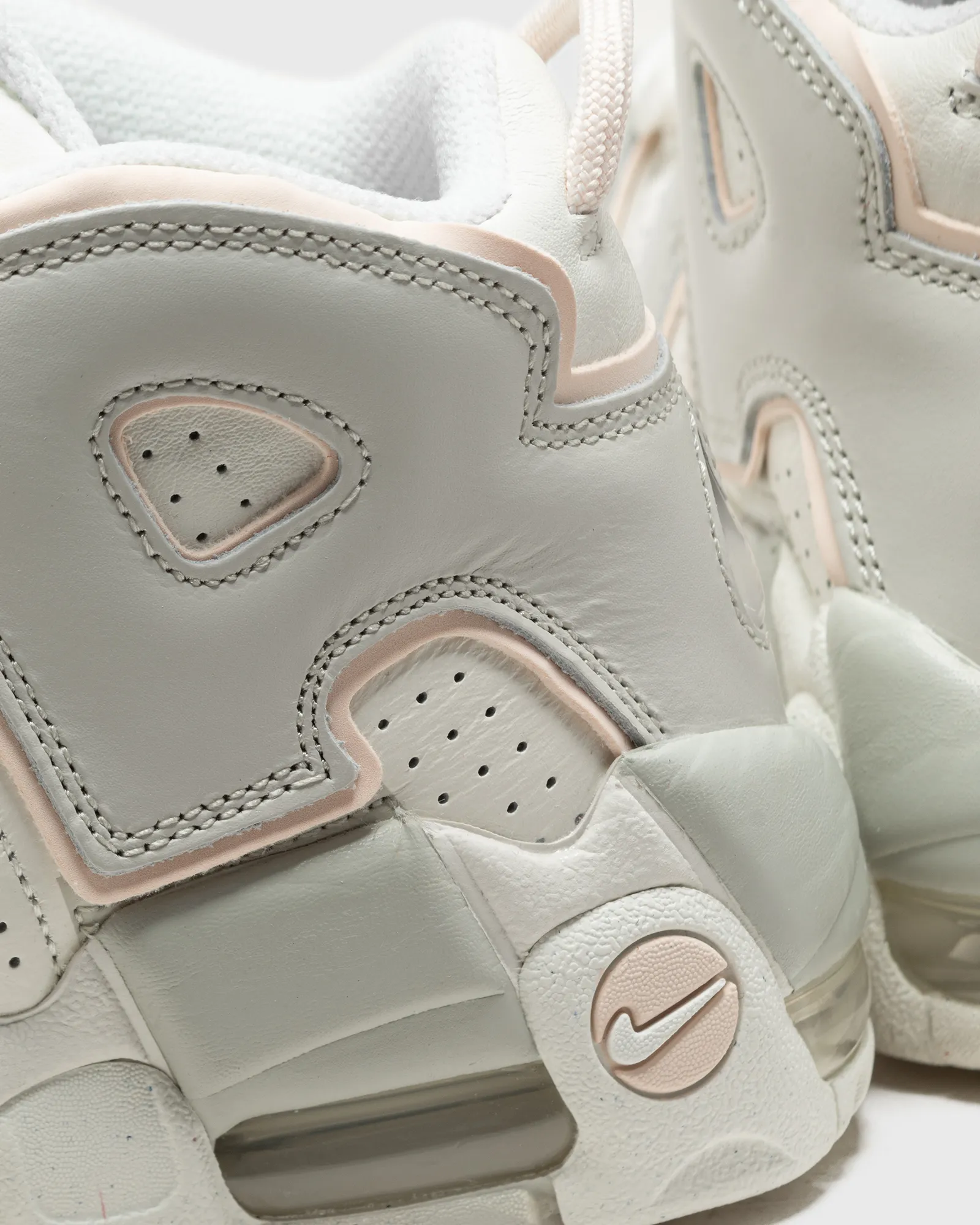 Nike W AIR MORE UPTEMPO