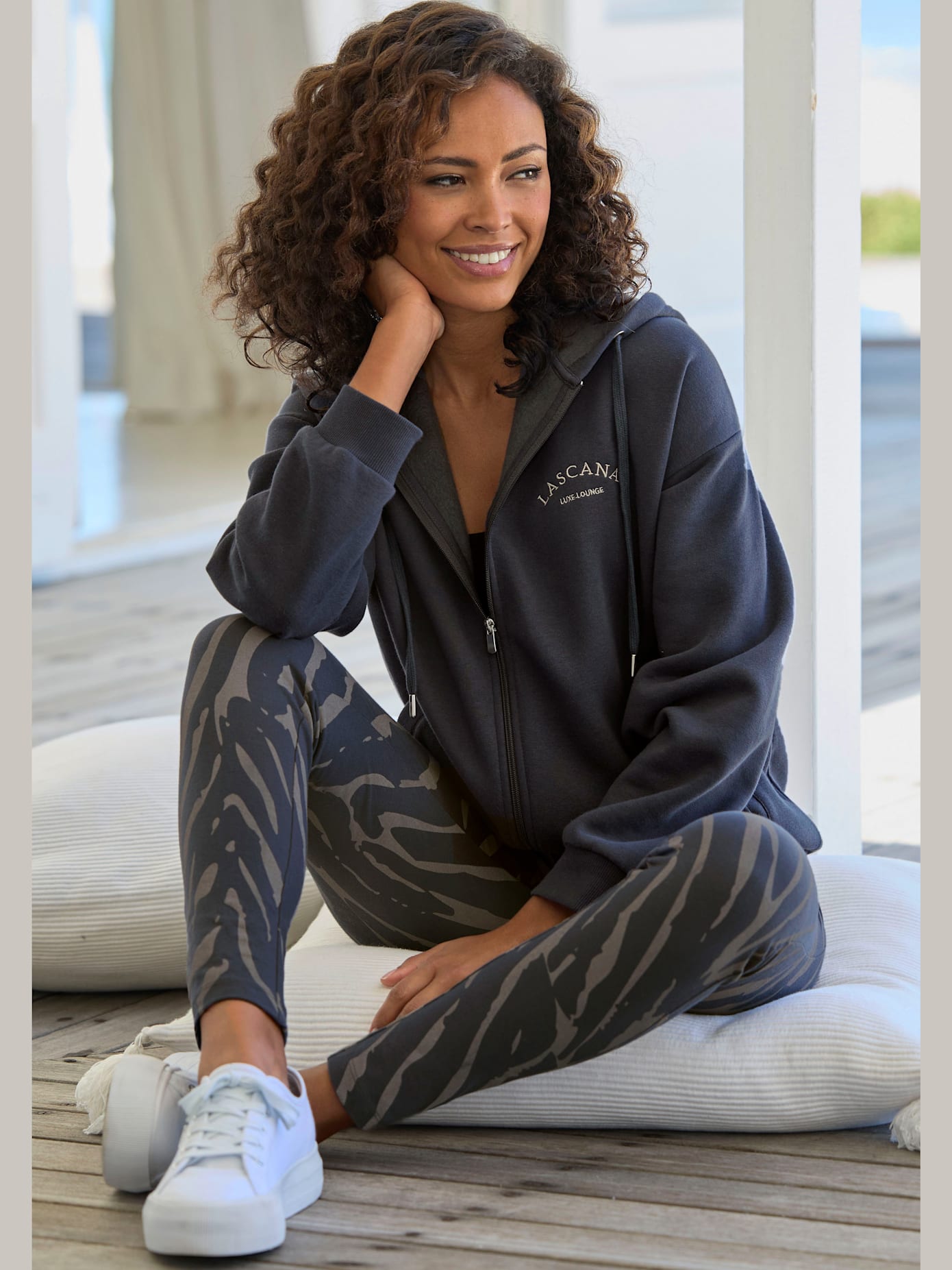 Veste sweat à capuche réglable