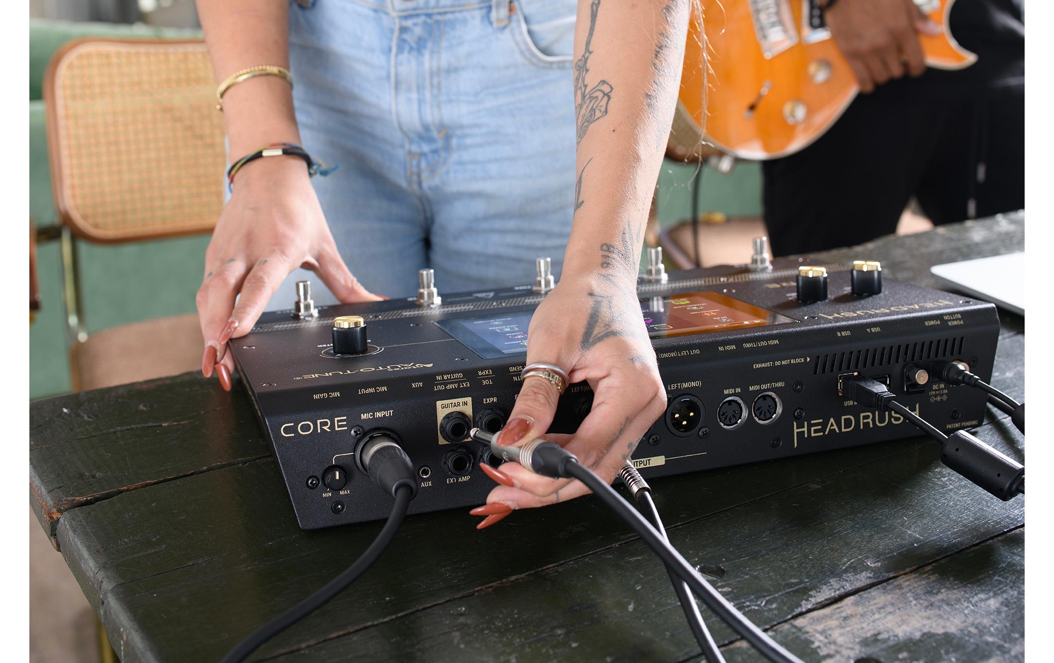 Effektgerät CORE<br>Perfekter Gitarren- und Gesangssound mit einem Tastendruck