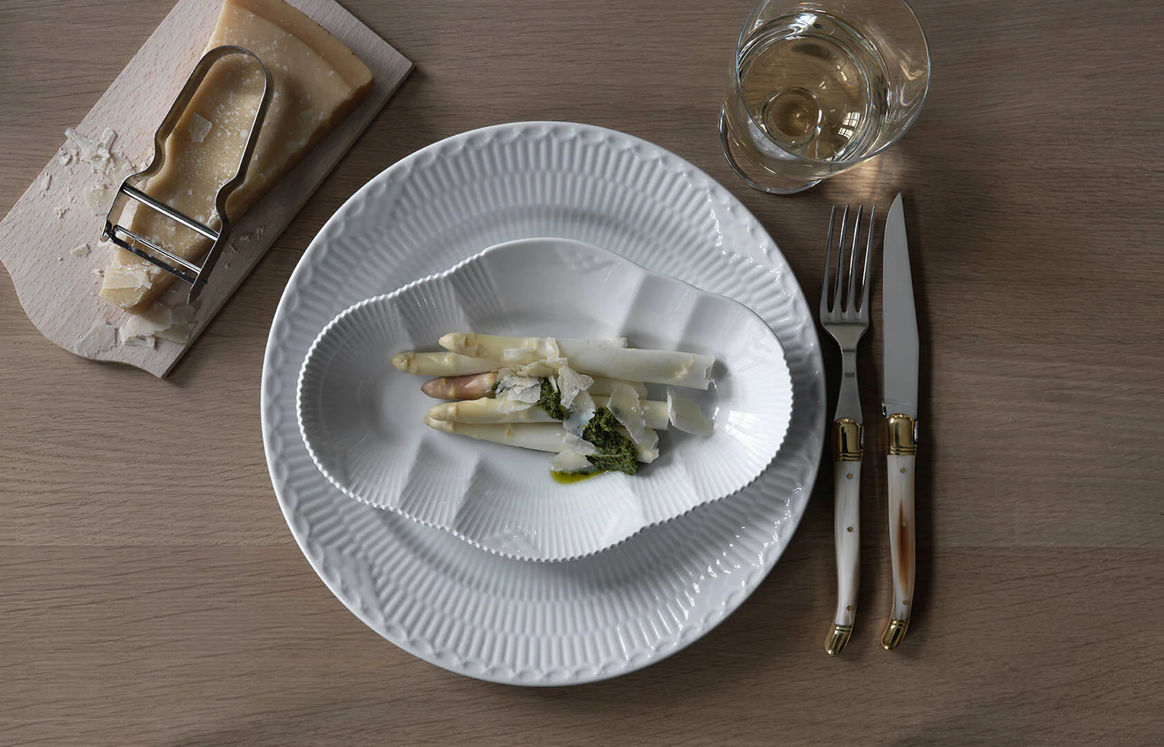 Royal Copenhagen  Hvid Elements fad - 23 cm.