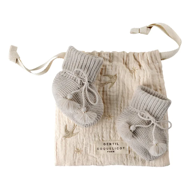 Gentil Coquelicot Chaussons en tricot et pochon brodé | Gris perle