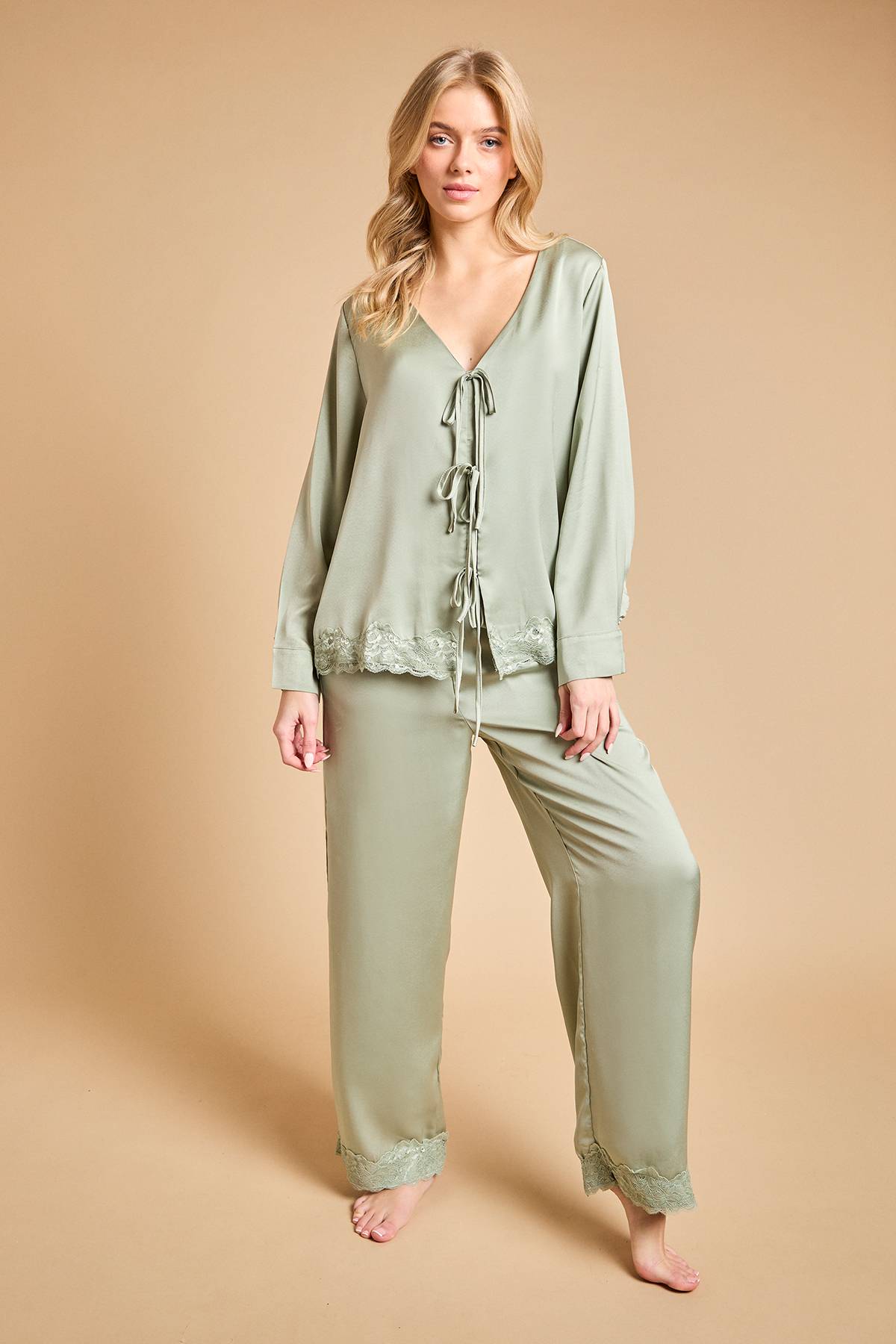 Oasis Ensemble Pyjama Satiné Coupe Large avec Bordure en Dentelle
