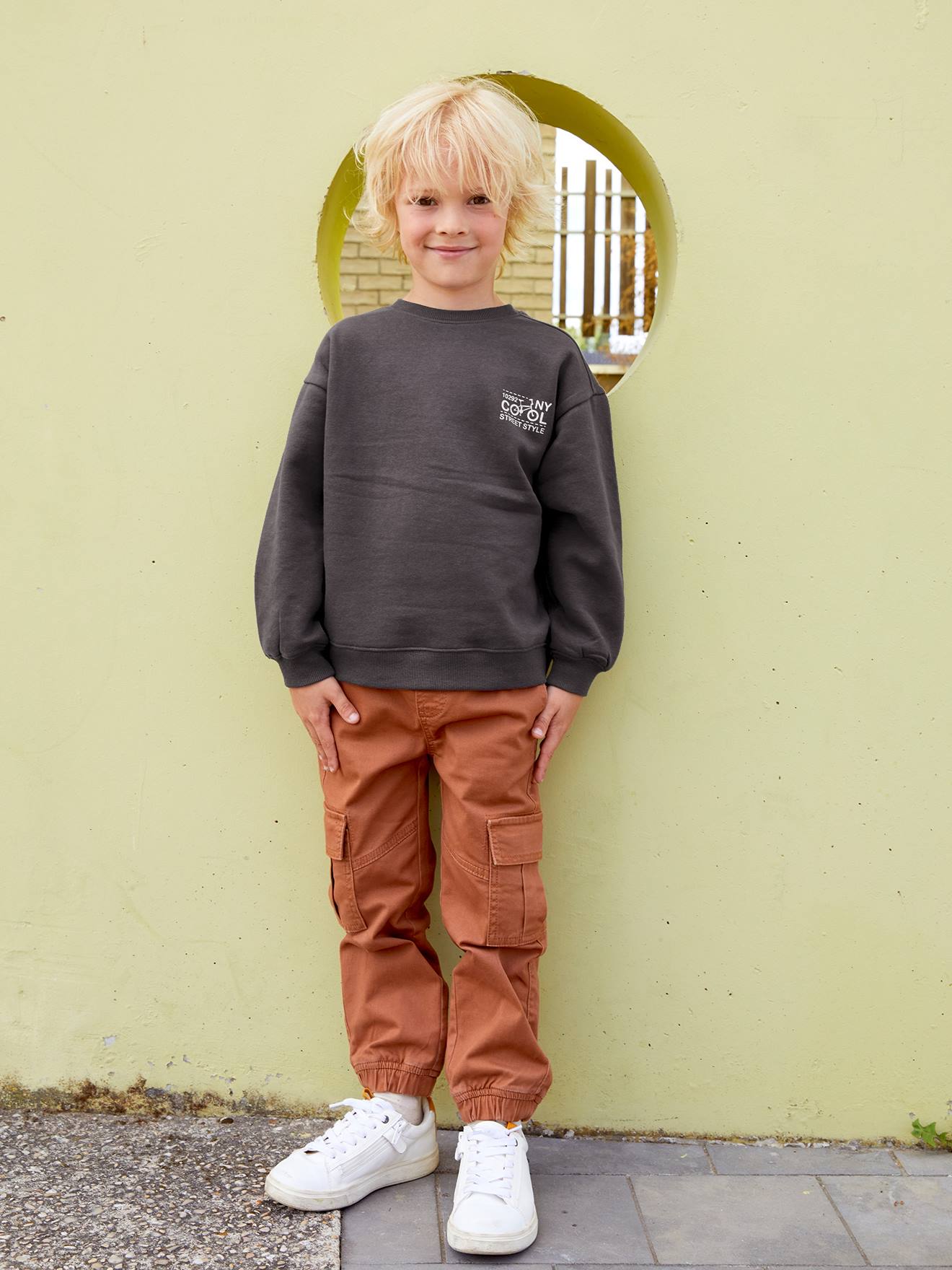 Calças cargo fáceis de vestir para meninos, marrom médio, lisas com estampas.