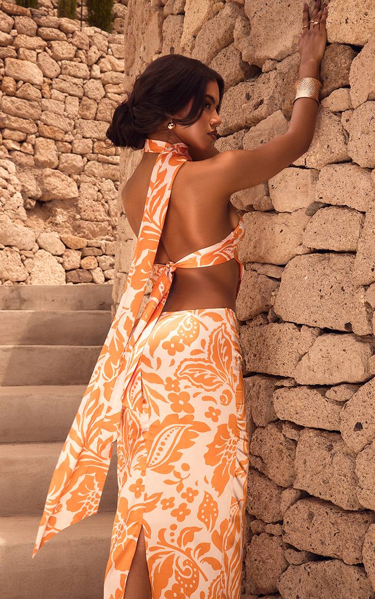 Orange Top Court Dos Nu À Imprimé Floral Satin Avec Détail Foulard