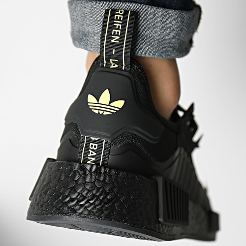 Baskets NMD R1 ID4713 Core Black Carbon Pulse Yellow