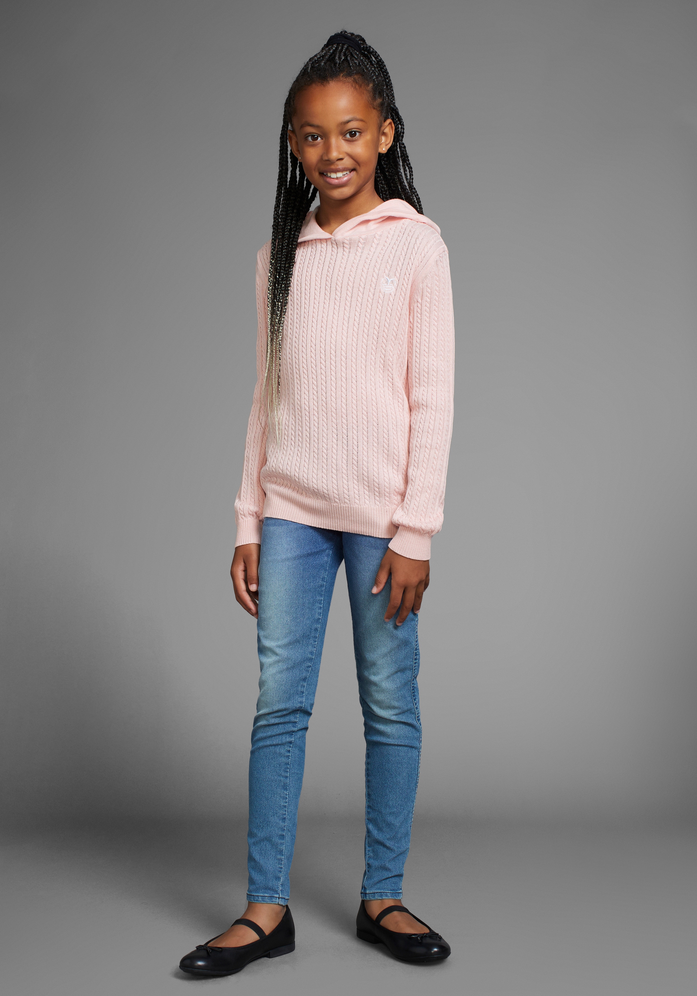 DELMAO Strickpullover »Zopf-Strickpullover aus Feinstrick mit Kapuze«, aus weichem Strick für Mädchen