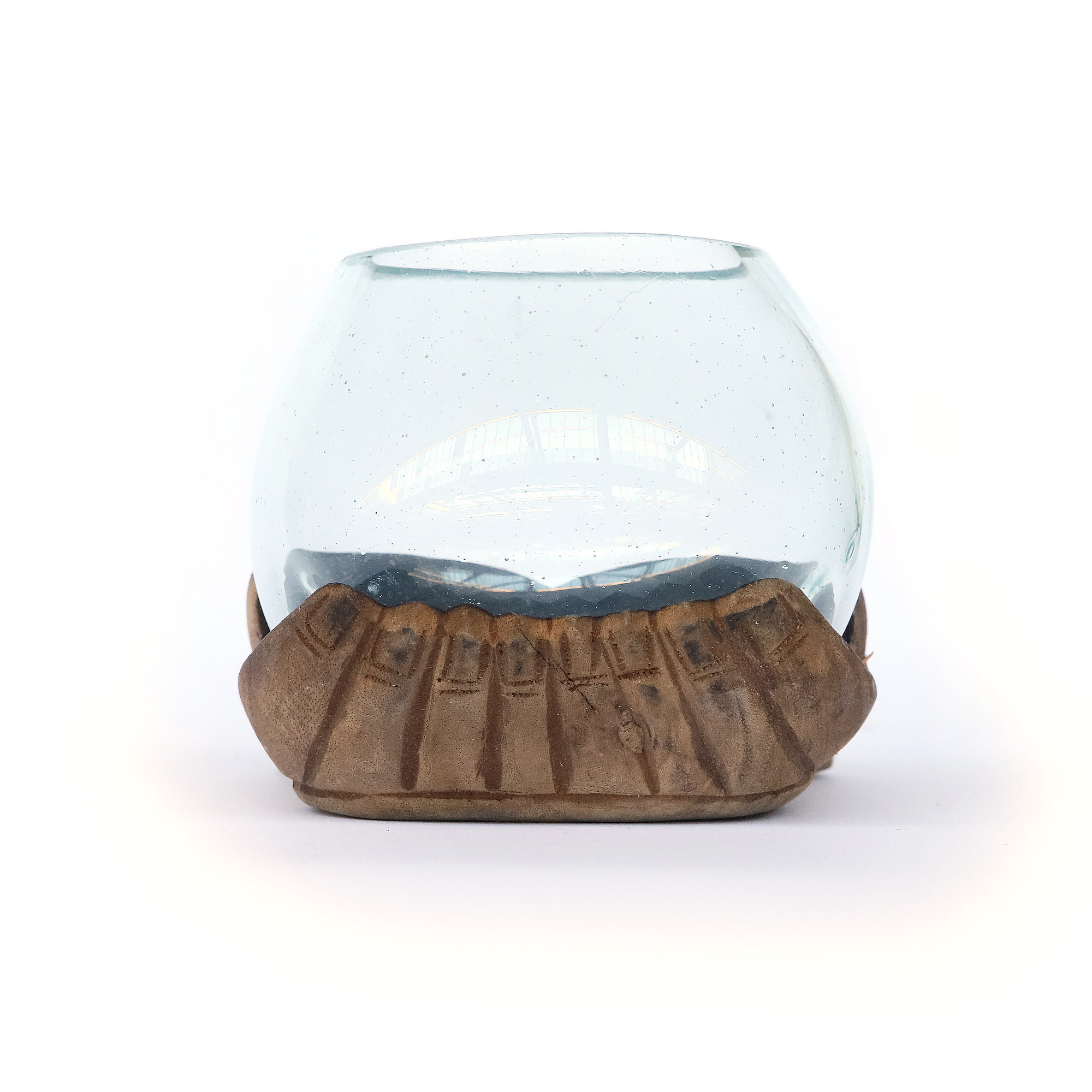 Glasvase auf Händen, Suarholz, B 20 cm, T 15 cm, H 15 - 18 cm von fischer's lagerhaus