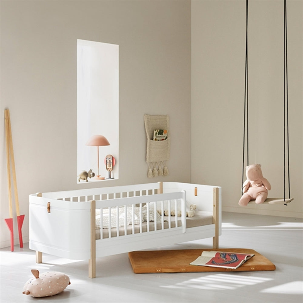 Køb Oliver Furniture Wood Mini+ Juniorseng Hvid/Eg
