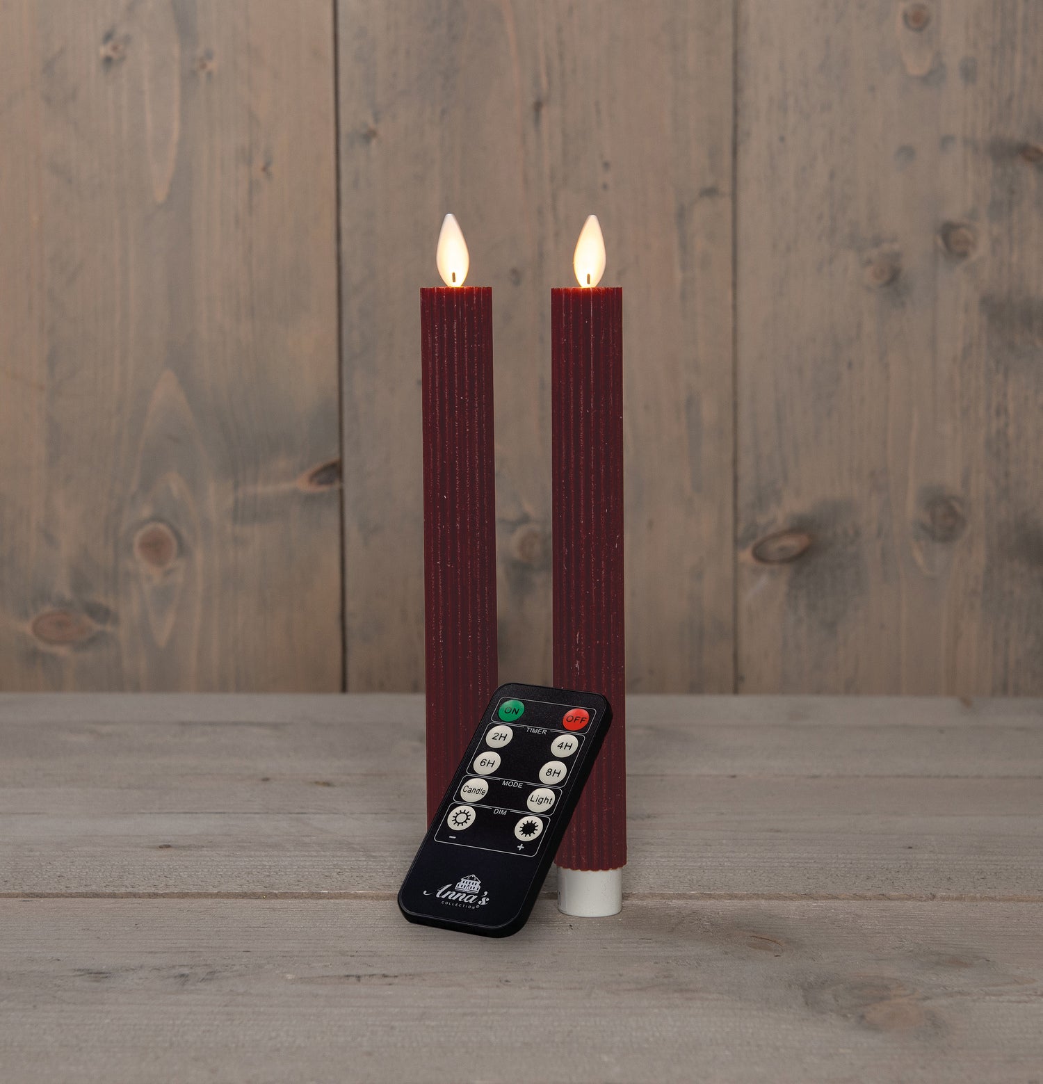 Anna's Collection LED dinerkaars Rib bewegende vlam met timer bordeaux D 2,2 H 23 cm 2 stuks