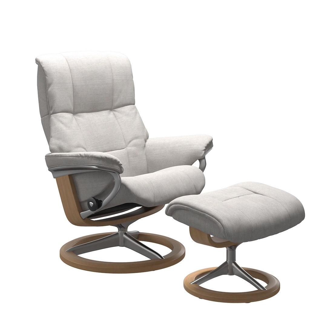 Mayfair (M) Signature lenestol med krakk Tekstil Jasmine Light Grey og Signature understell i eikbeiset og krom.