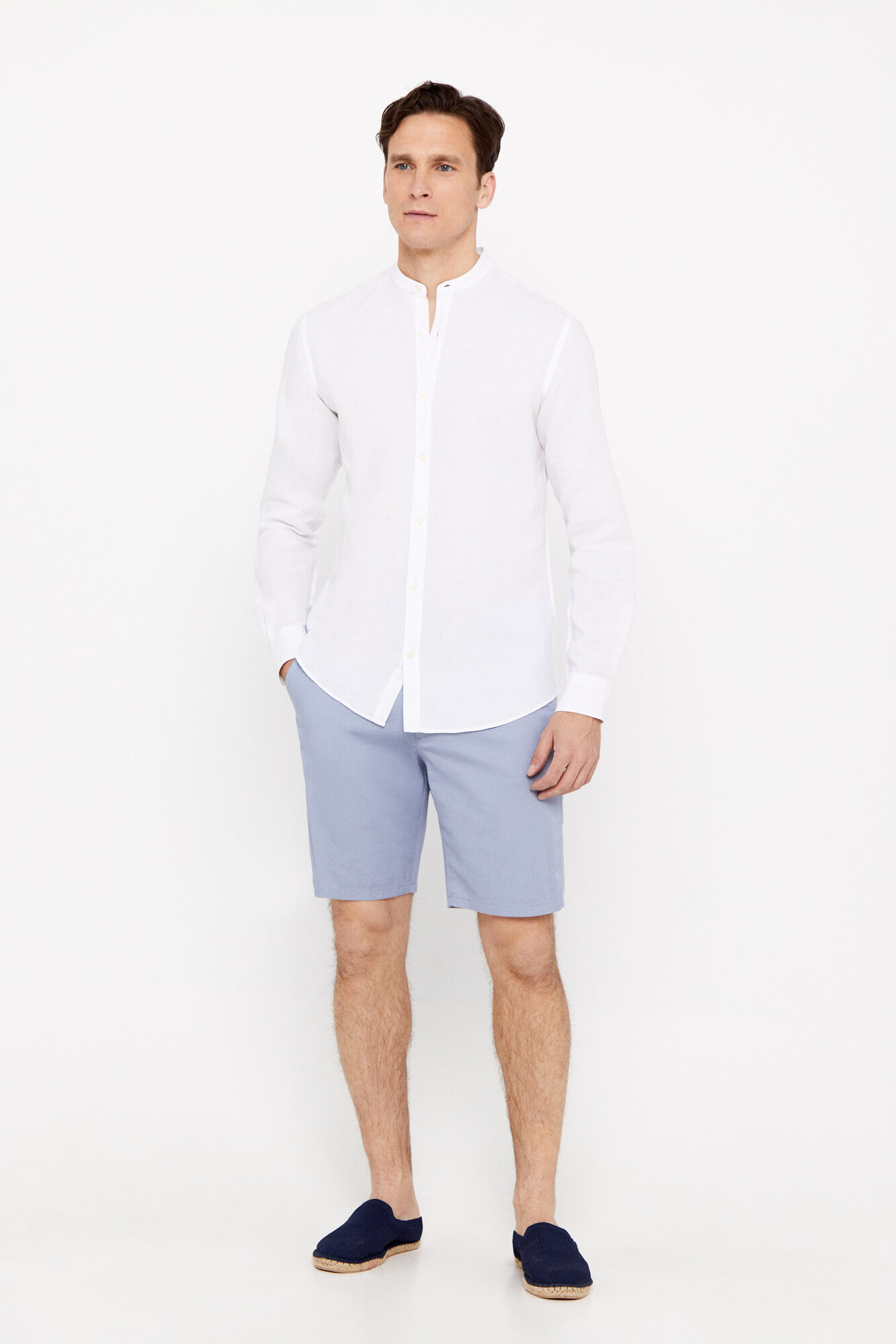 Camisa de algodão e linho com gola Mao - Branca