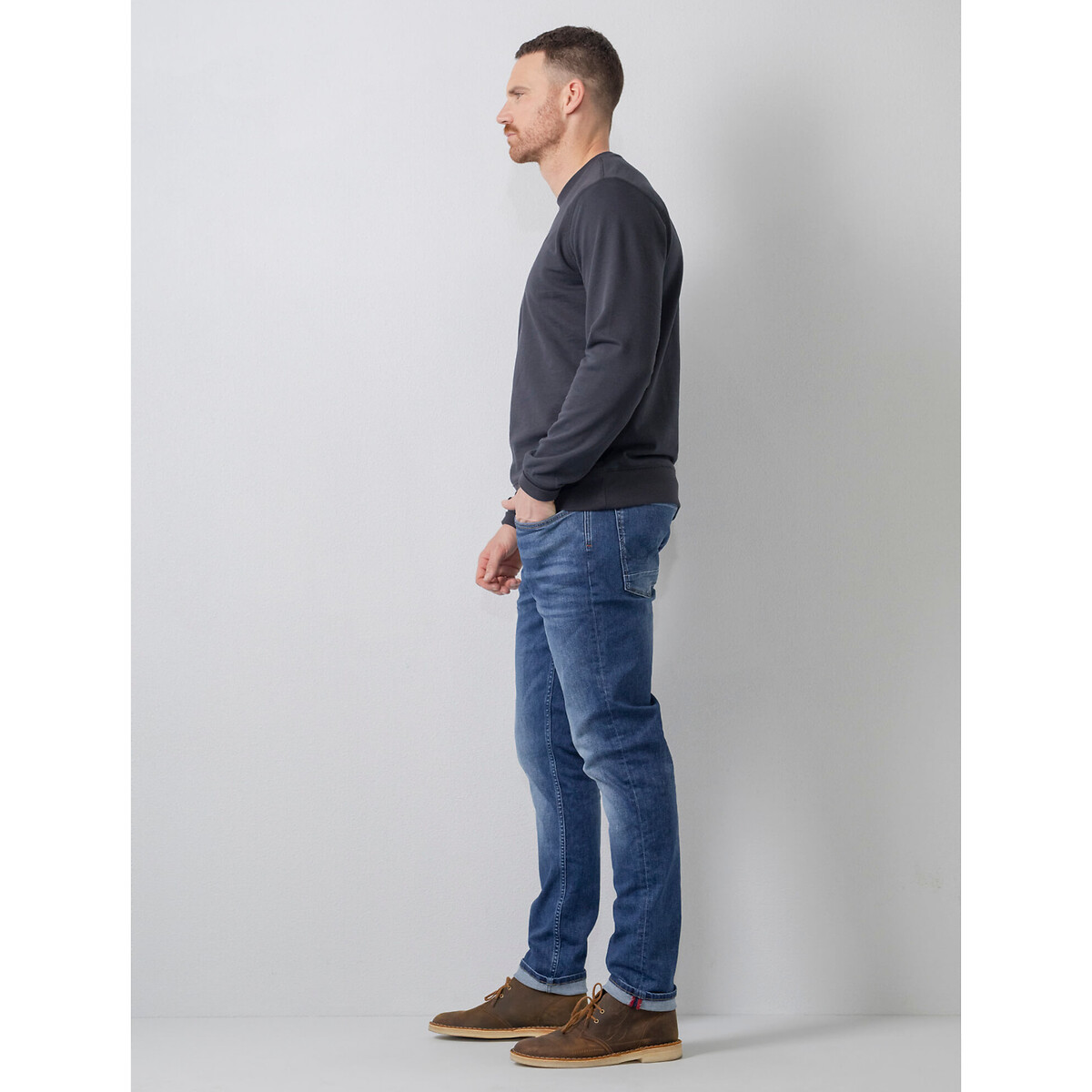 INDÚSTRIAS PETROLÍFERAS<br>Calças jeans afuniladas Russel